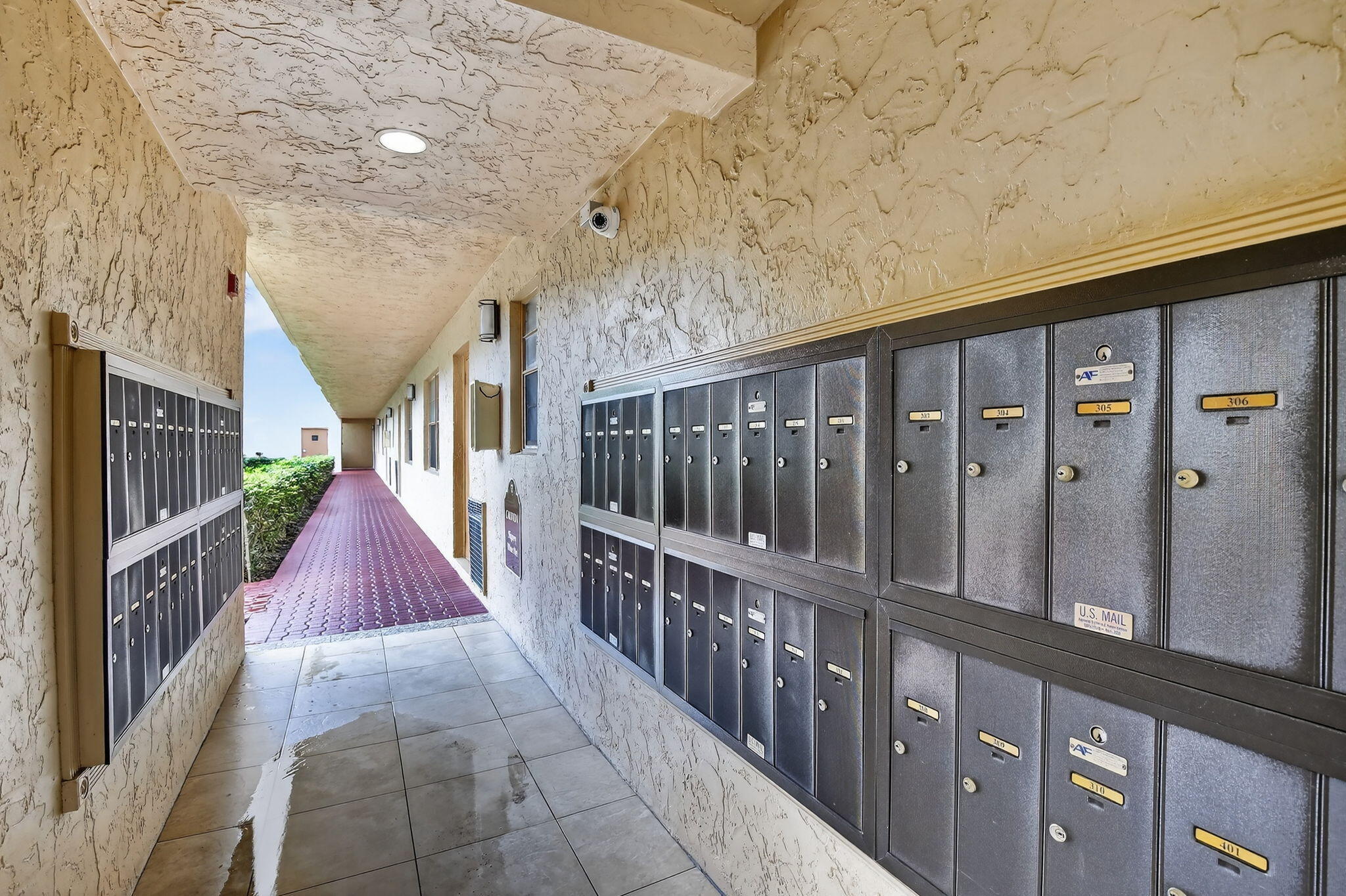 3001 W Rolling Hills #501, Davie FL 33328