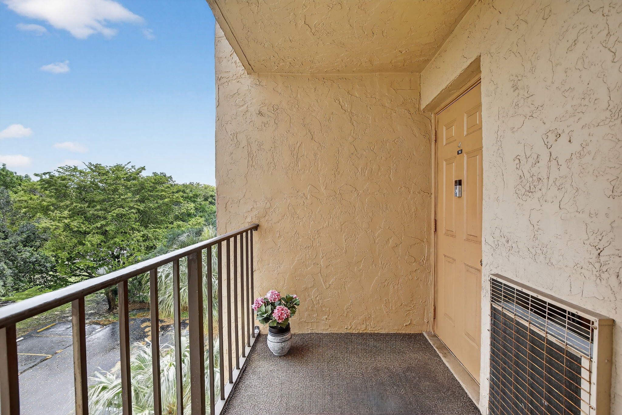 3001 W Rolling Hills #501, Davie FL 33328