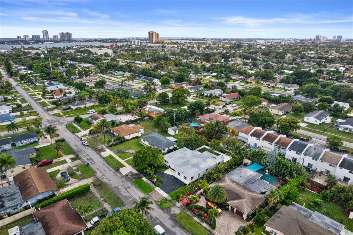 426 Bayberry, West Palm Beach FL 33403