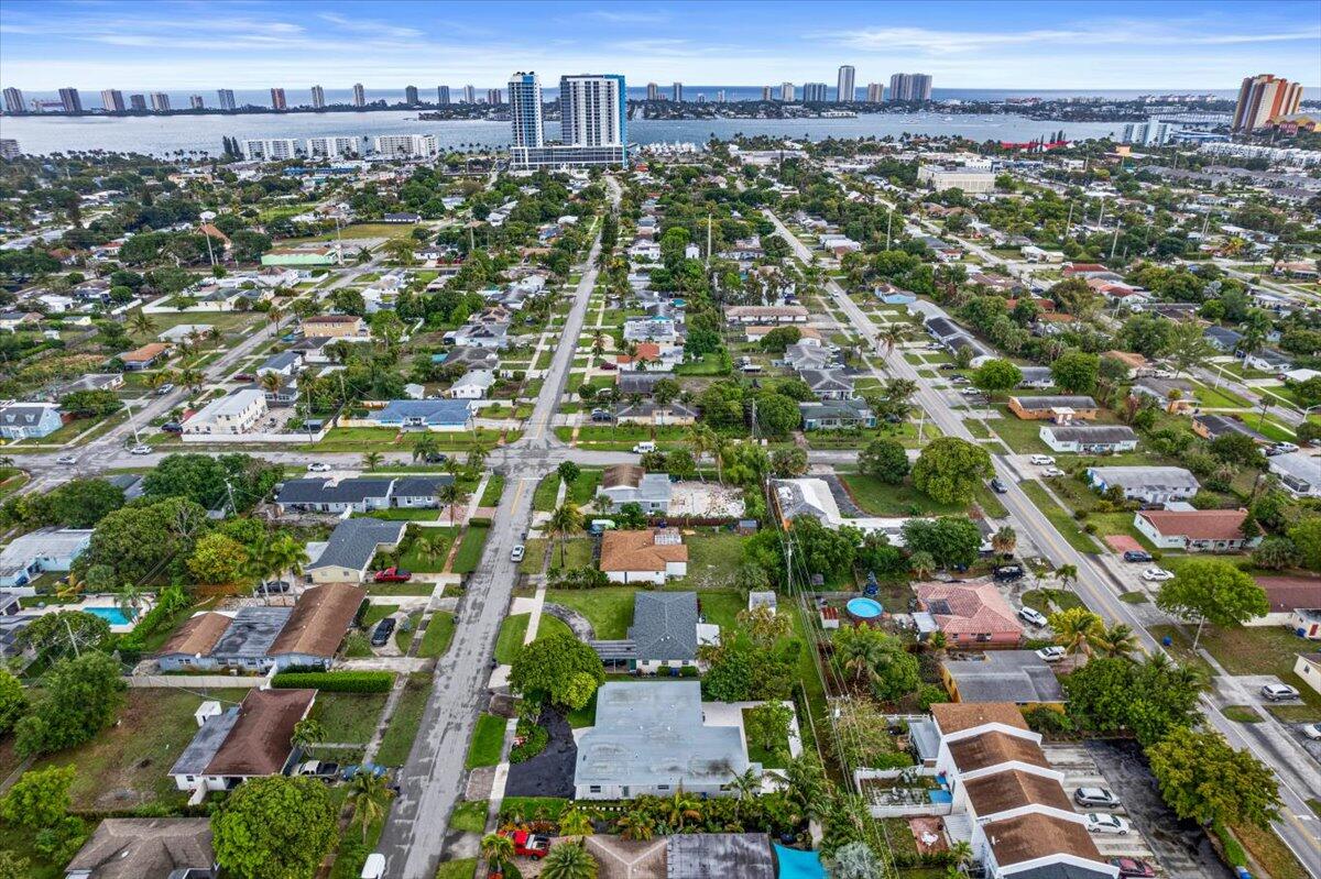 426 Bayberry, West Palm Beach FL 33403