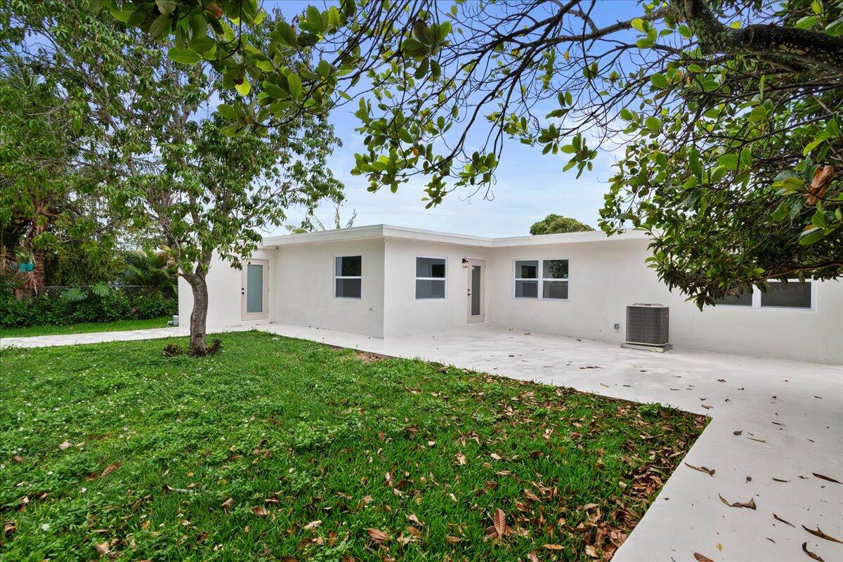426 Bayberry, West Palm Beach FL 33403