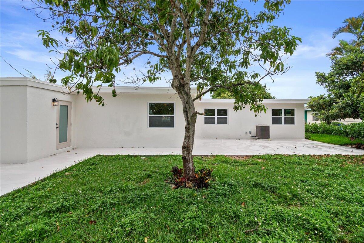 426 Bayberry, West Palm Beach FL 33403