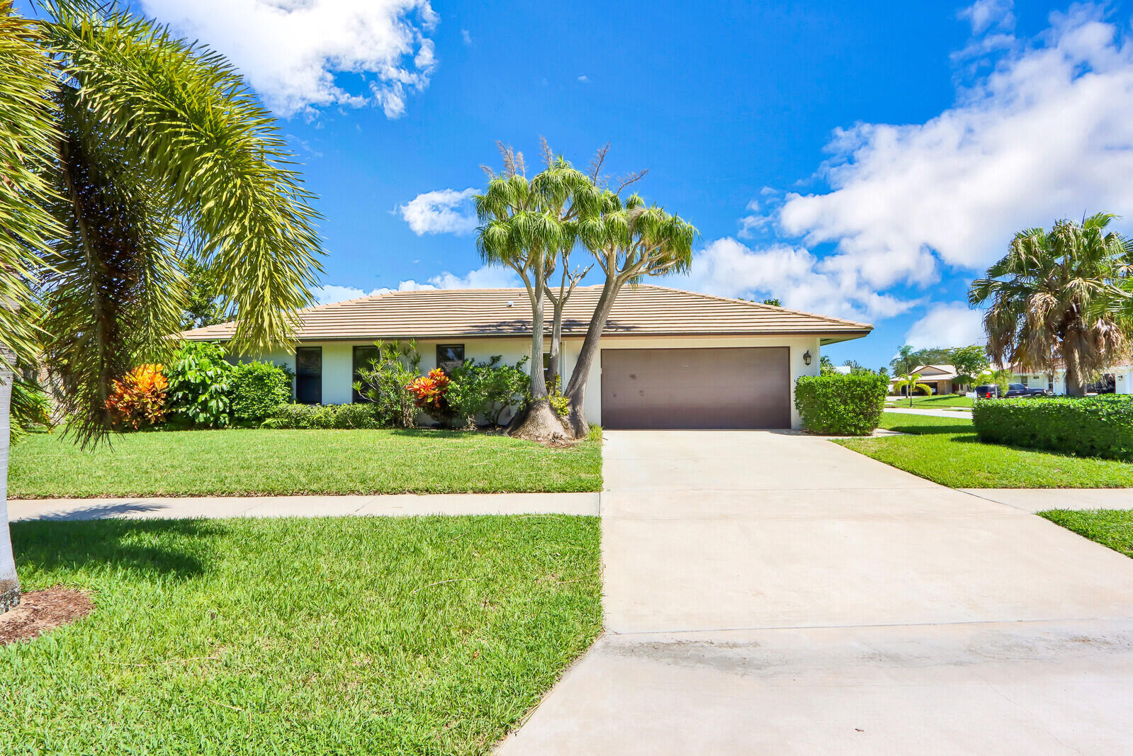 85 Hickory Hill, Jupiter FL 33469