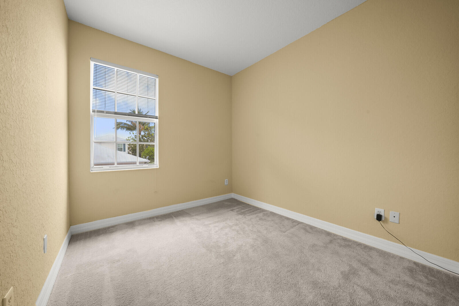 174 W Thatch Palm, Jupiter FL 33458