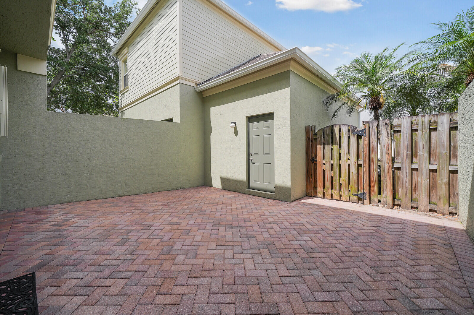 174 W Thatch Palm, Jupiter FL 33458