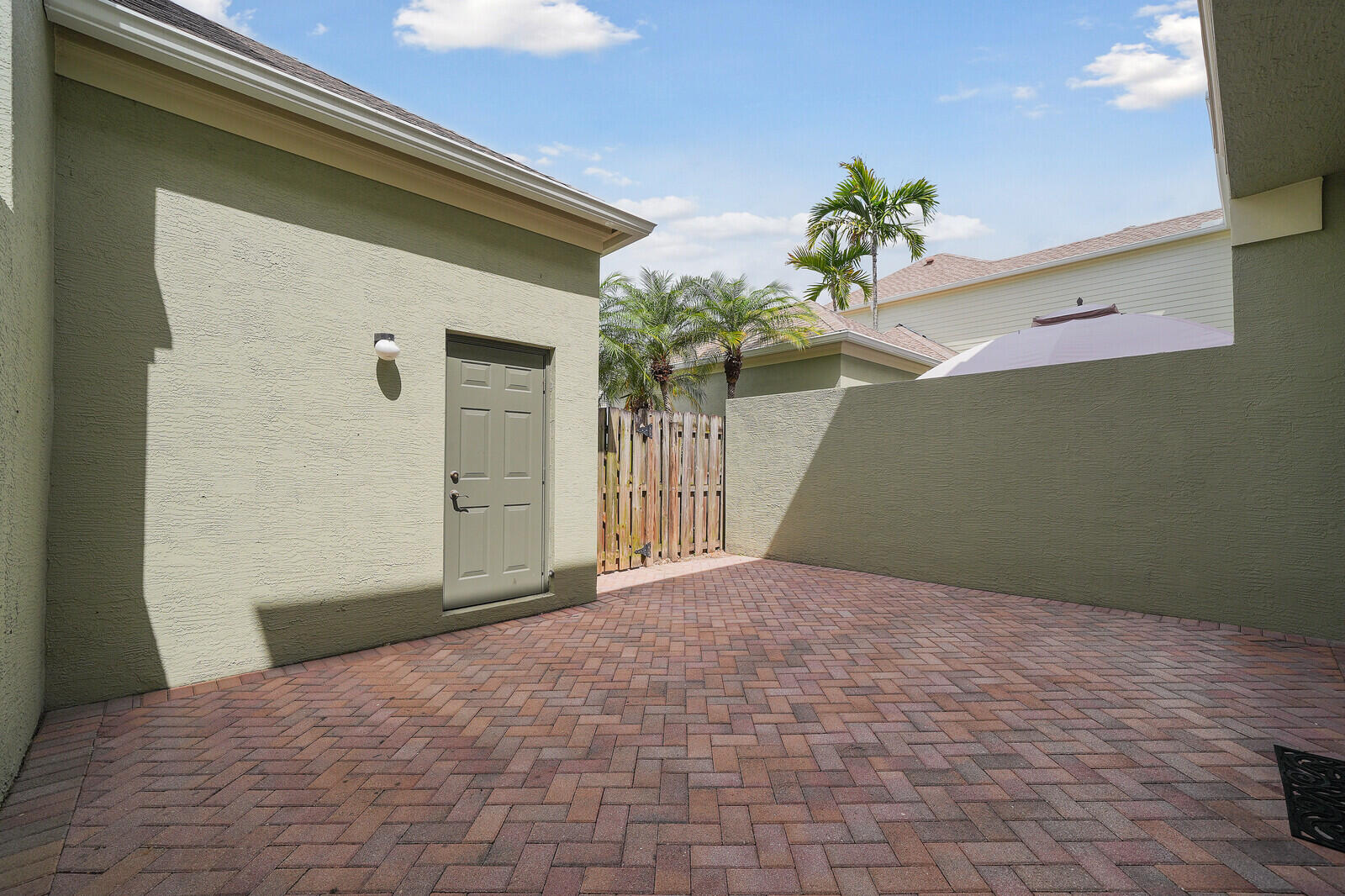 174 W Thatch Palm, Jupiter FL 33458