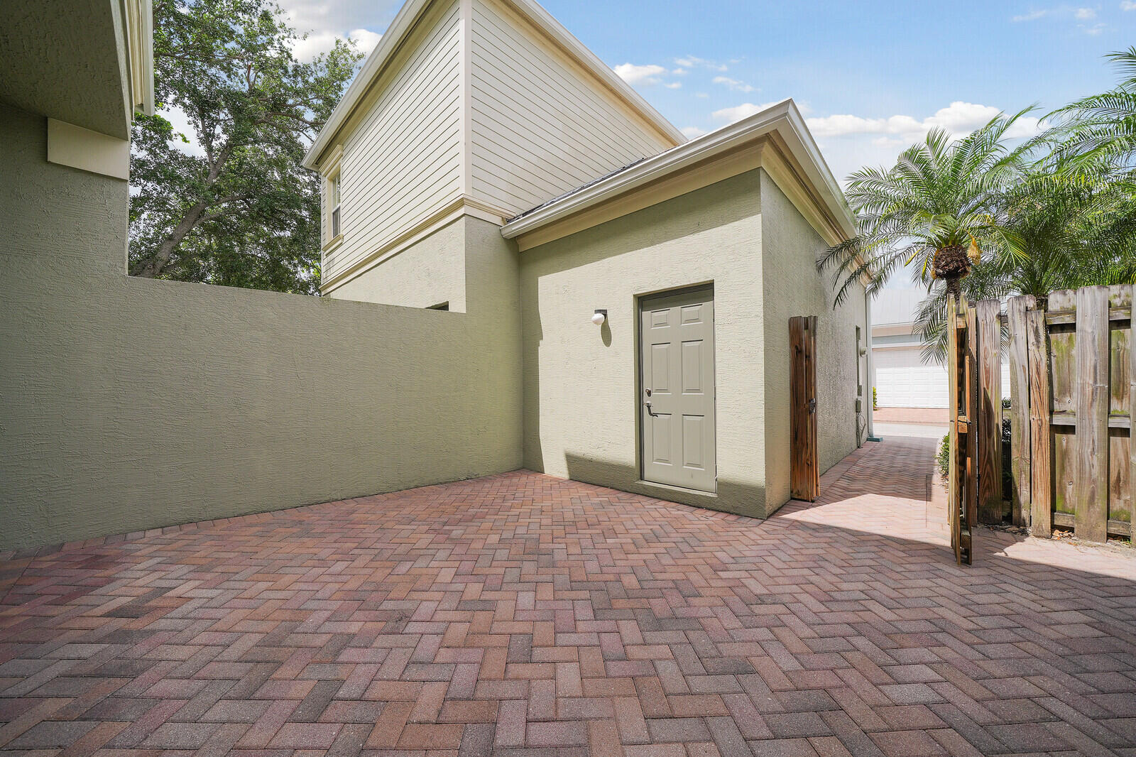 174 W Thatch Palm, Jupiter FL 33458