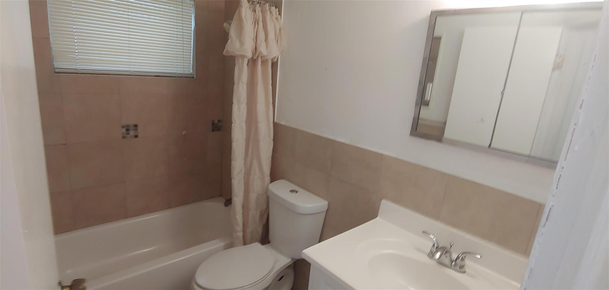 3860 NW 8th, Lauderhill FL 33311