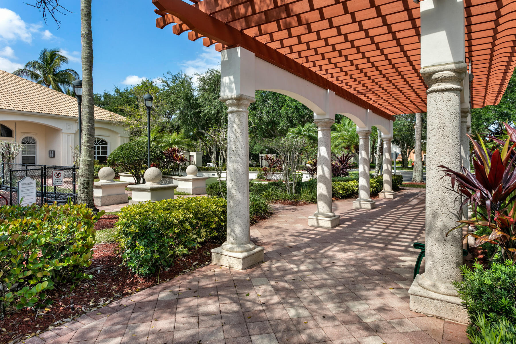 10103 W Myrtlewood Cir, Palm Beach Gardens FL 33418
