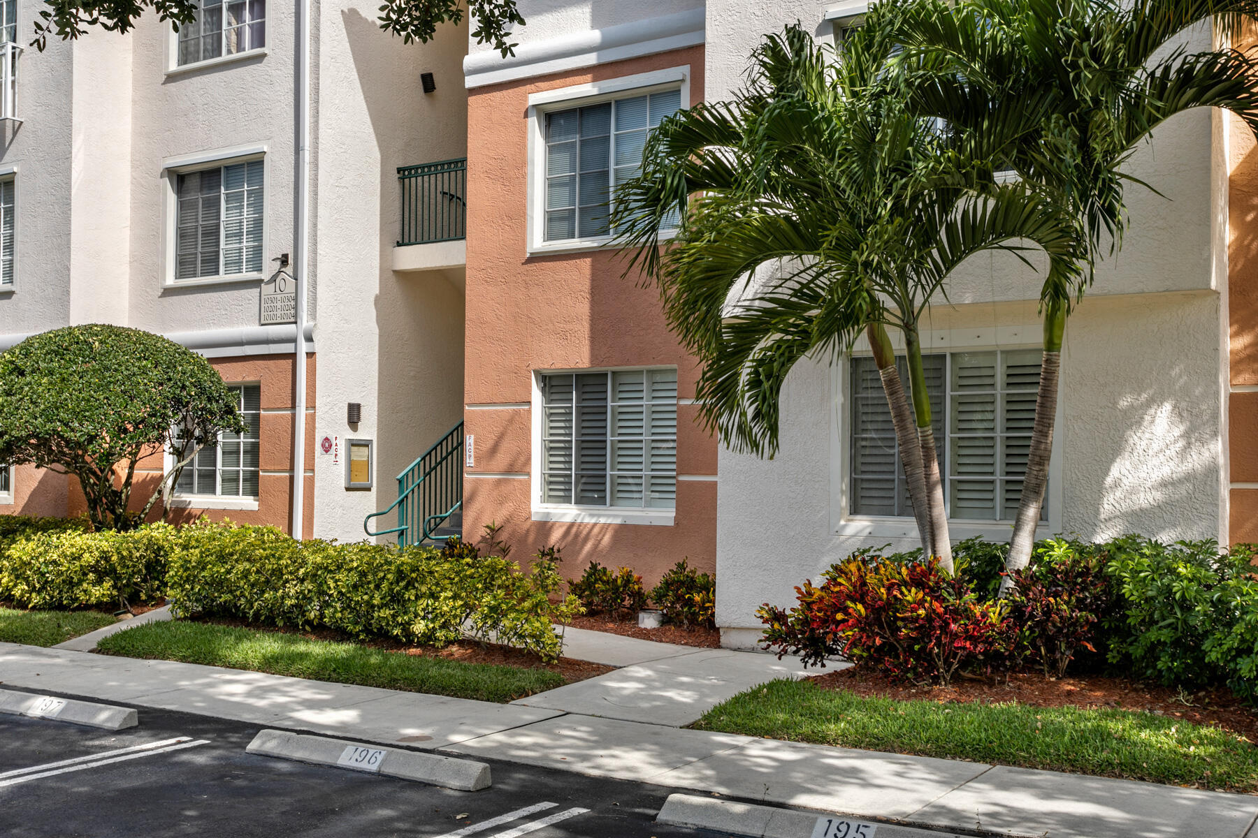 10103 W Myrtlewood Cir, Palm Beach Gardens FL 33418