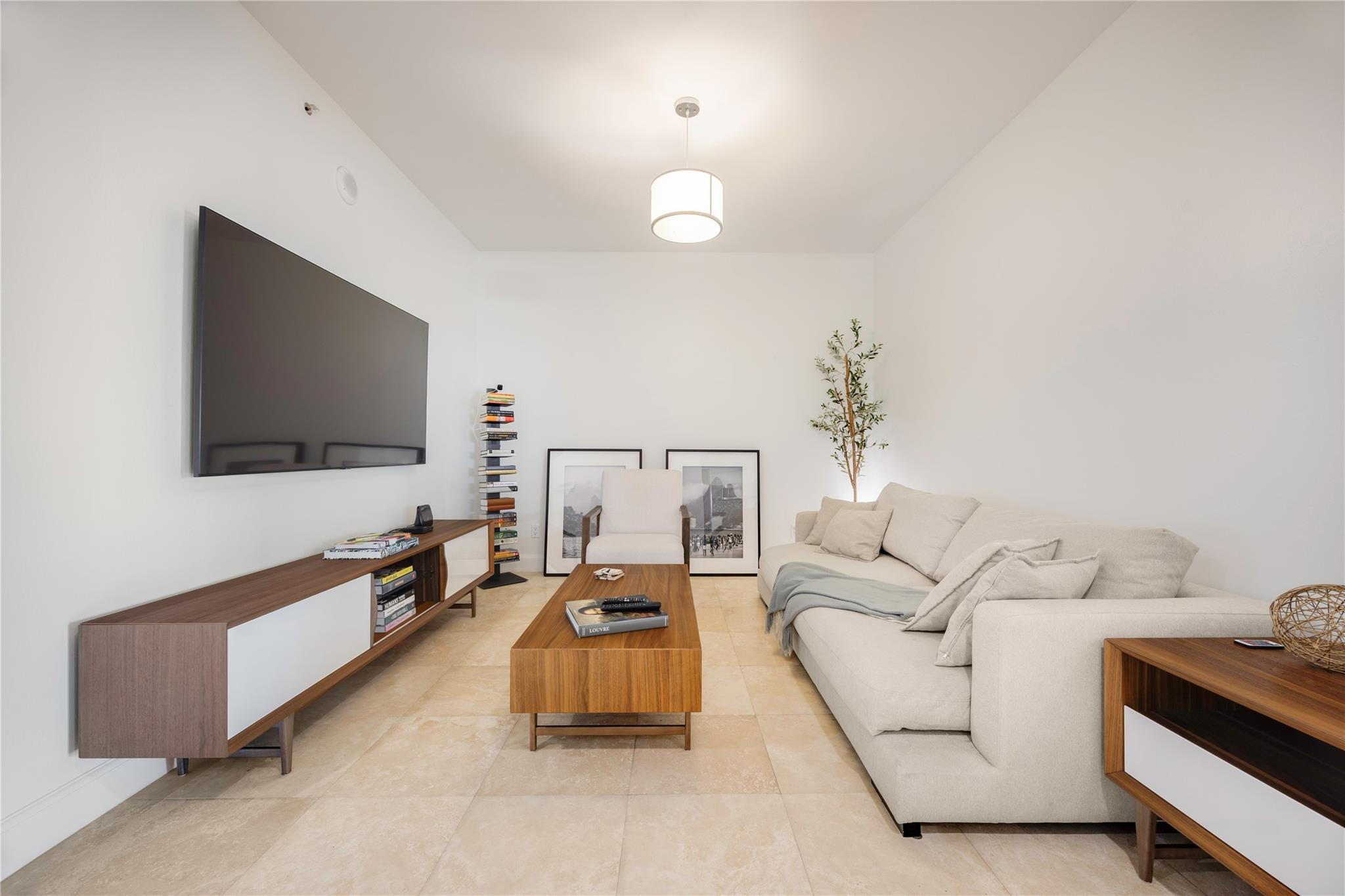 14951 Royal Oaks #1109, North Miami FL 33181