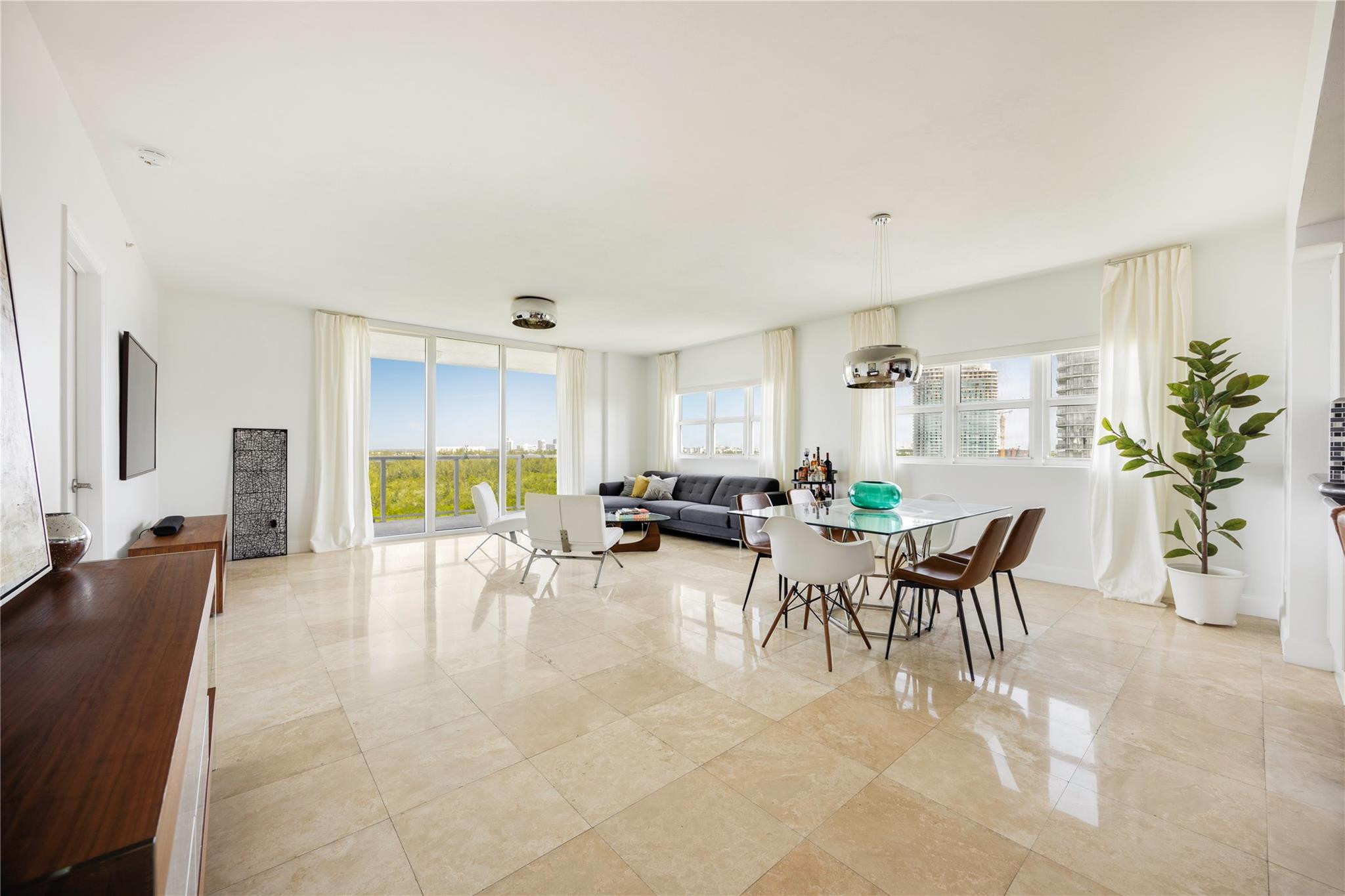 14951 Royal Oaks #1109, North Miami FL 33181