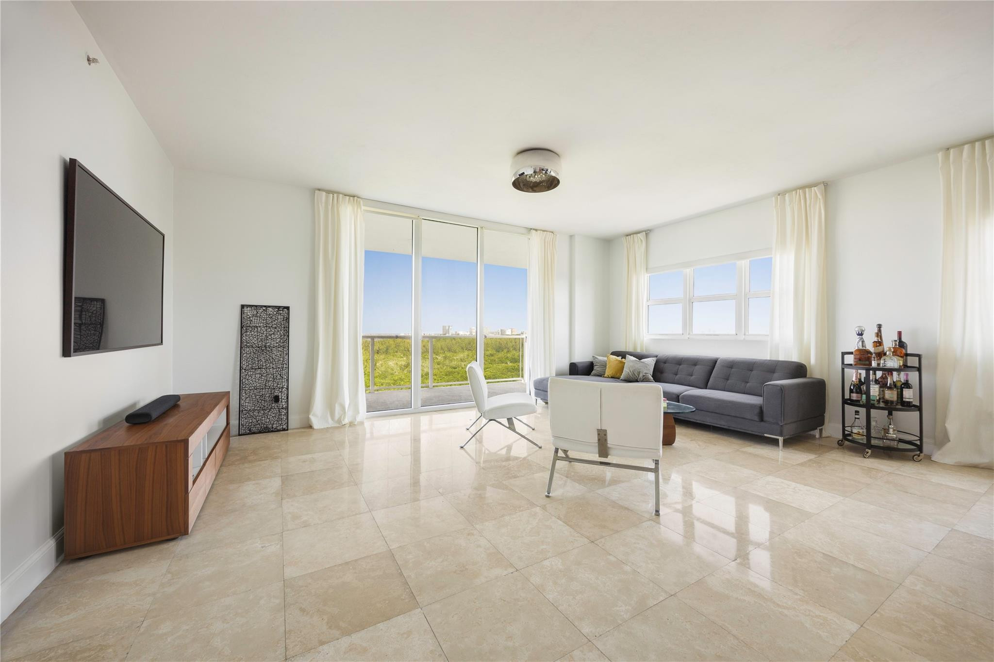 14951 Royal Oaks #1109, North Miami FL 33181