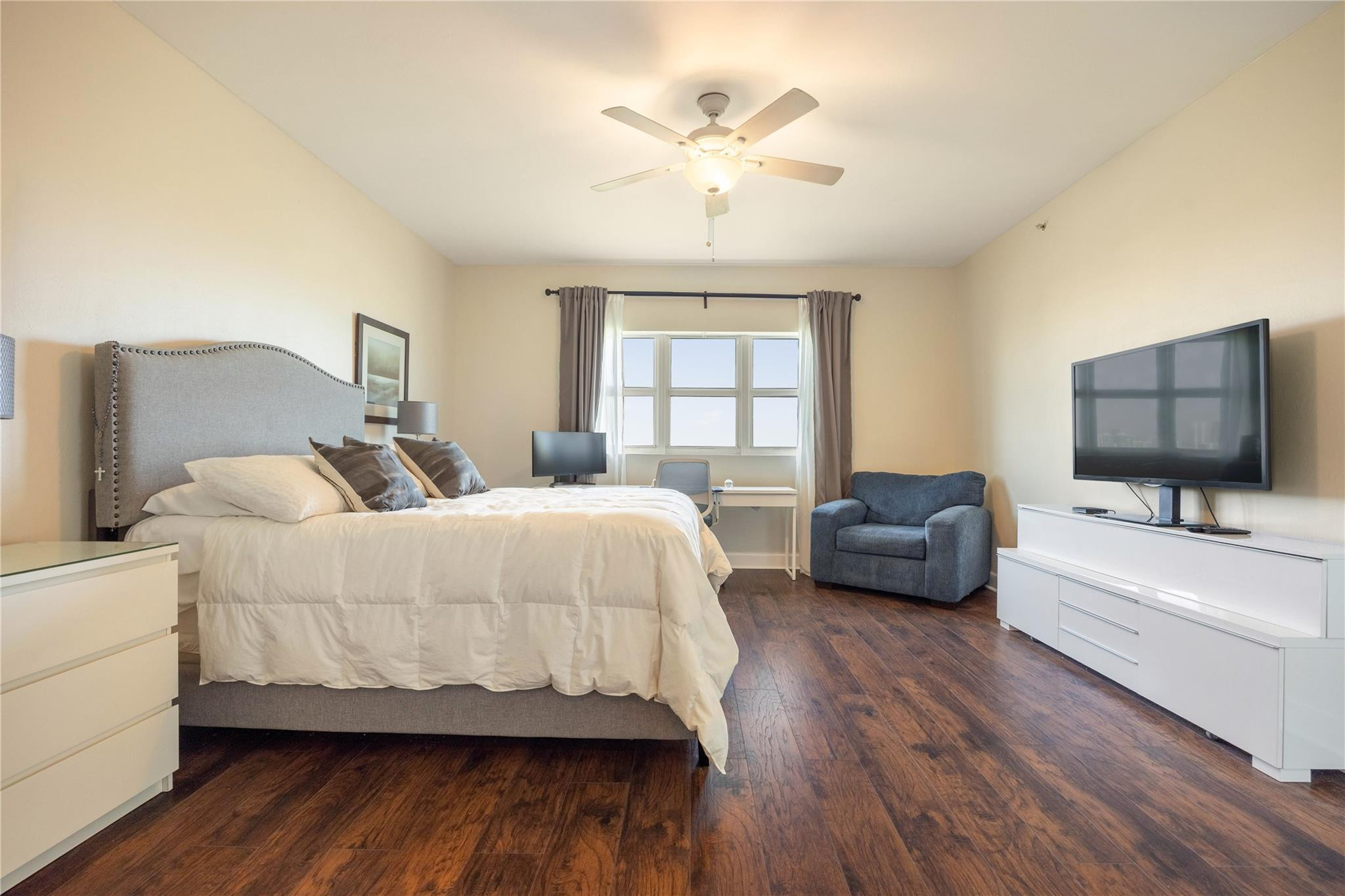 14951 Royal Oaks #1109, North Miami FL 33181