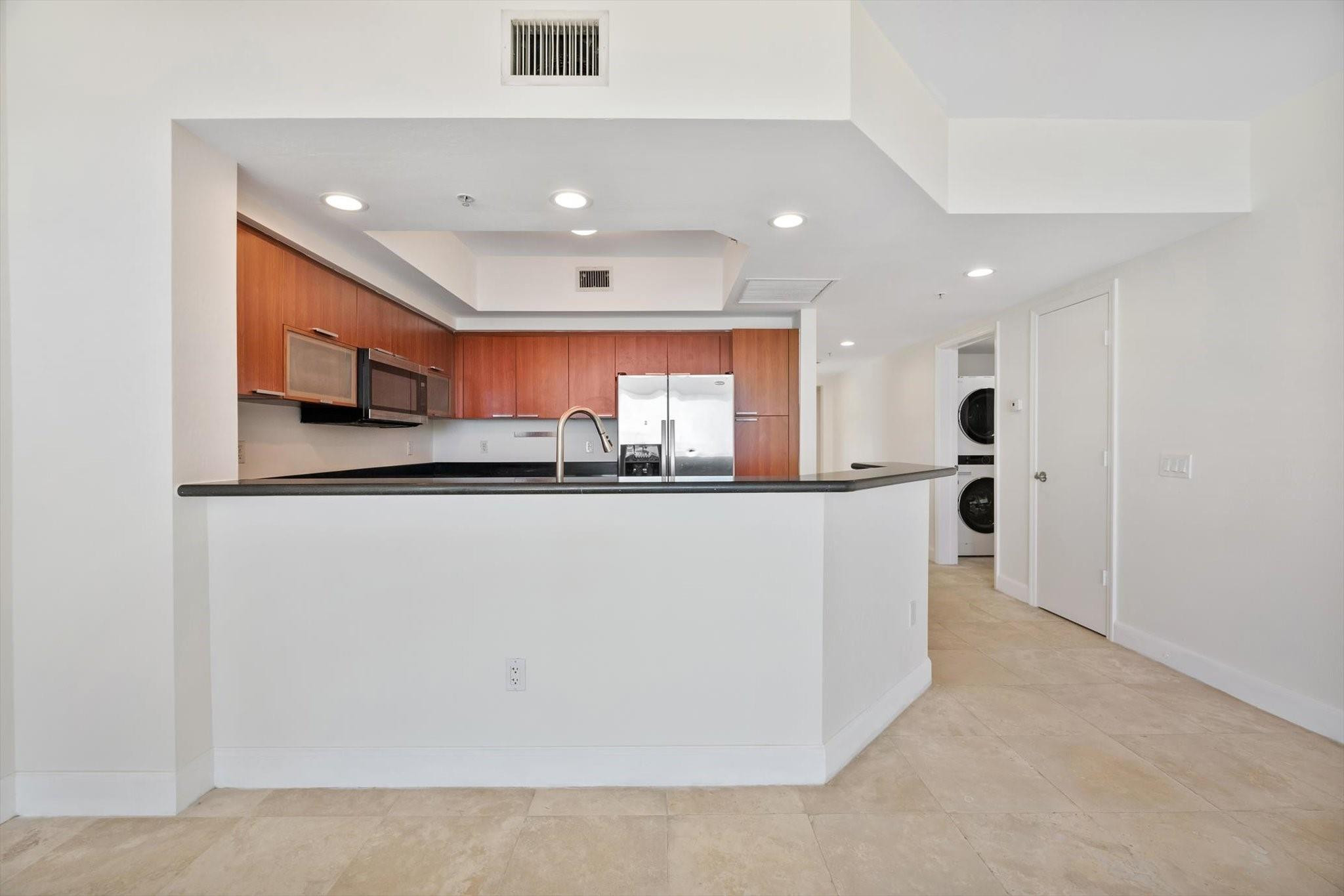 15051 Royal Oaks #2106, North Miami FL 33181