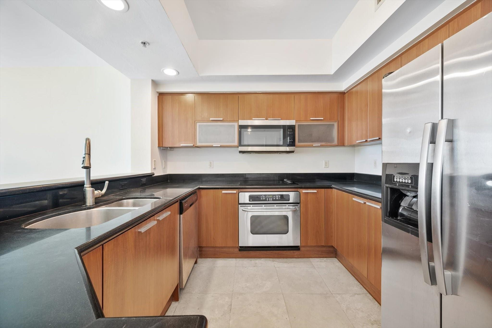 15051 Royal Oaks #2106, North Miami FL 33181
