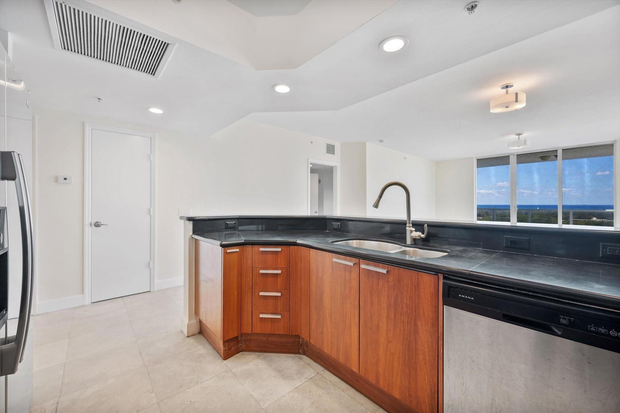 15051 Royal Oaks #2106, North Miami FL 33181