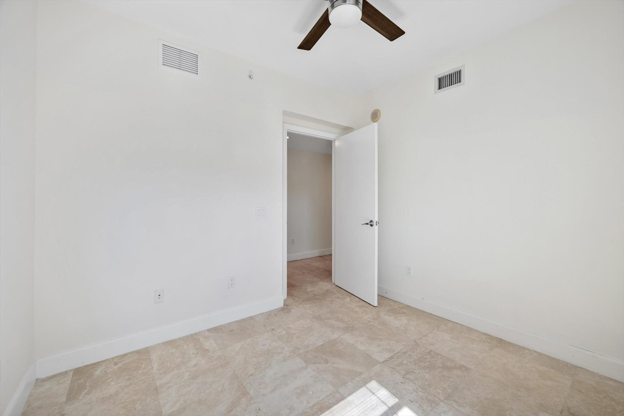 15051 Royal Oaks #2106, North Miami FL 33181
