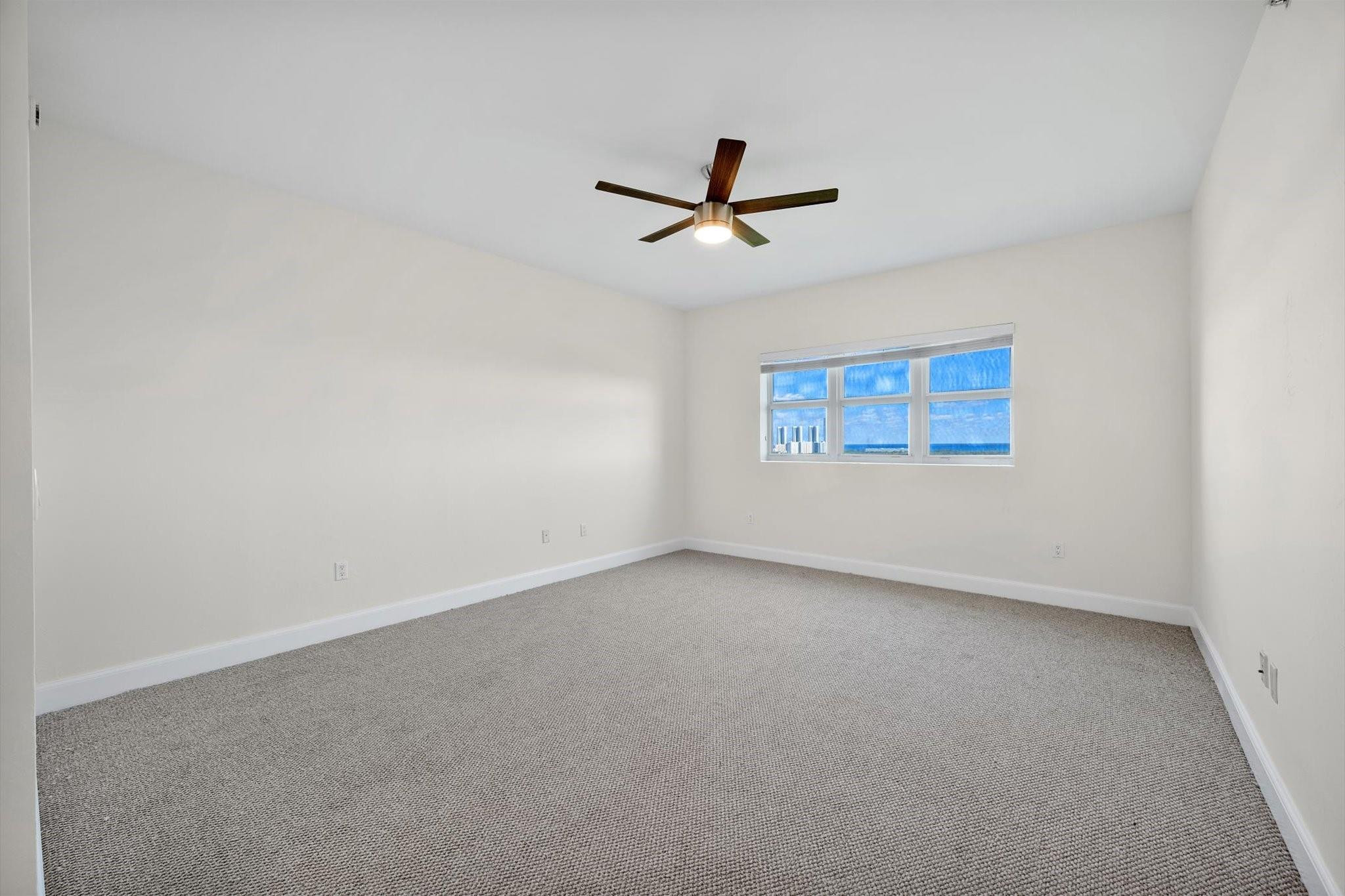 15051 Royal Oaks #2106, North Miami FL 33181