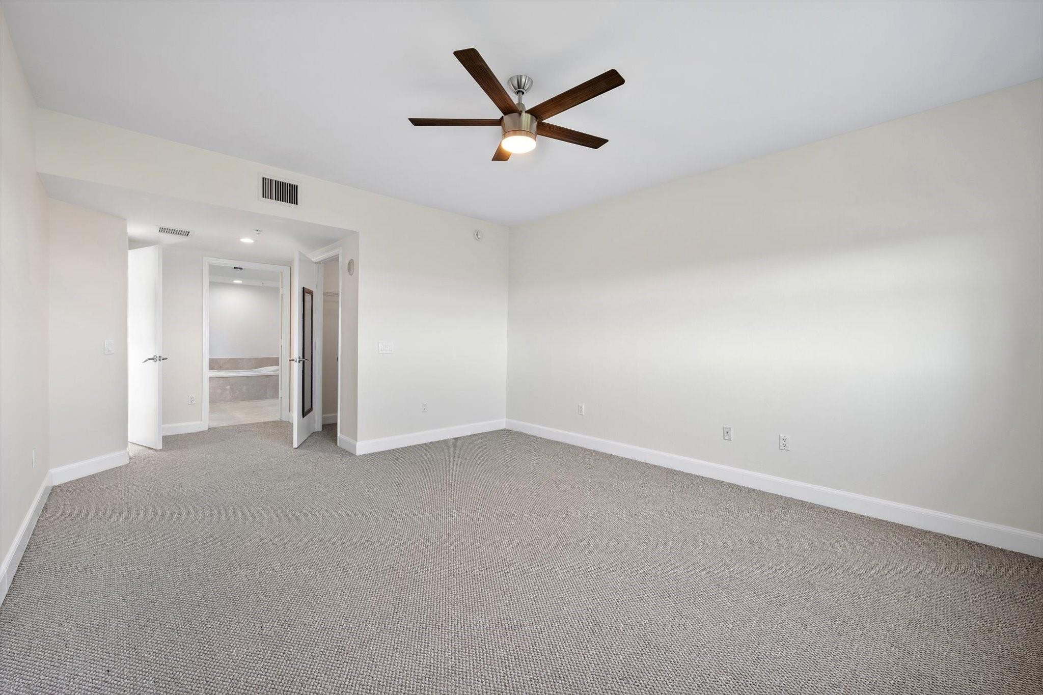 15051 Royal Oaks #2106, North Miami FL 33181
