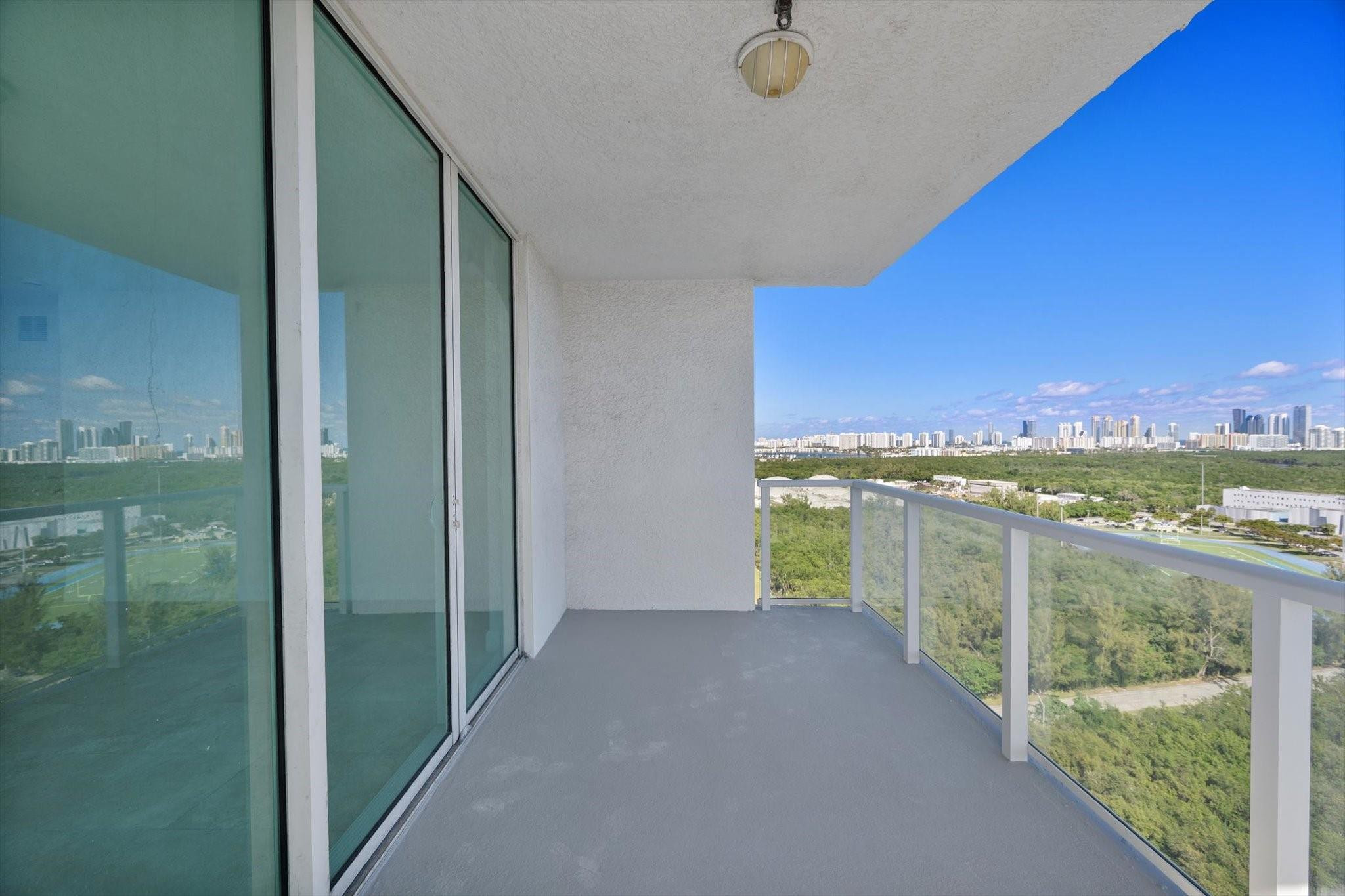 15051 Royal Oaks #2106, North Miami FL 33181