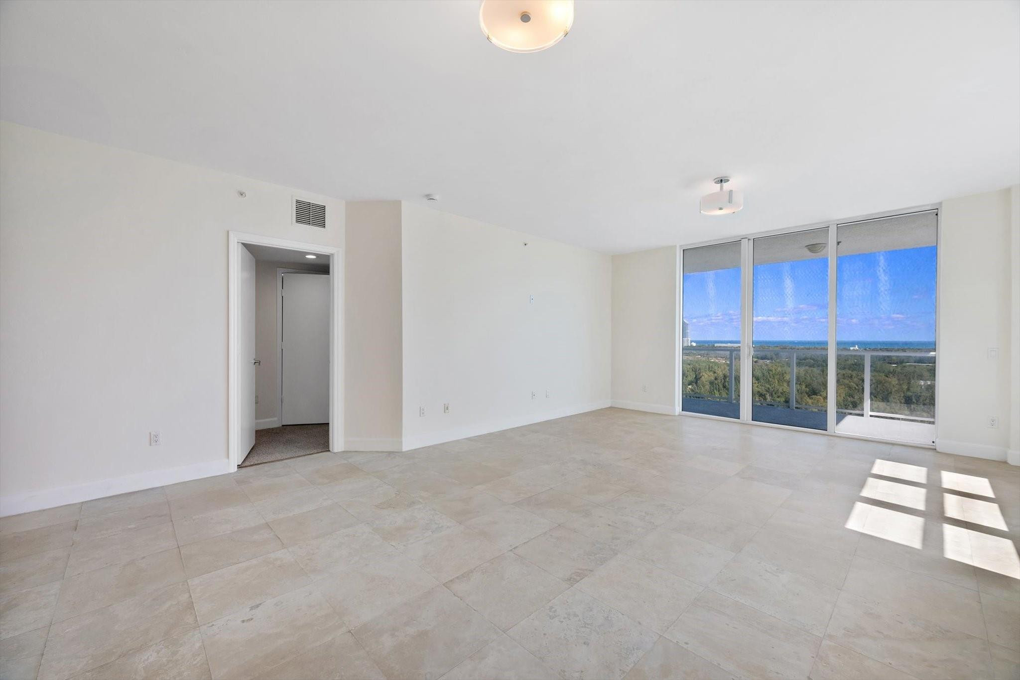 15051 Royal Oaks #2106, North Miami FL 33181