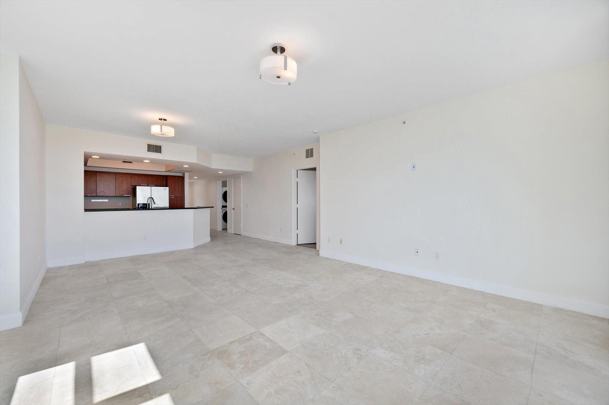 15051 Royal Oaks #2106, North Miami FL 33181