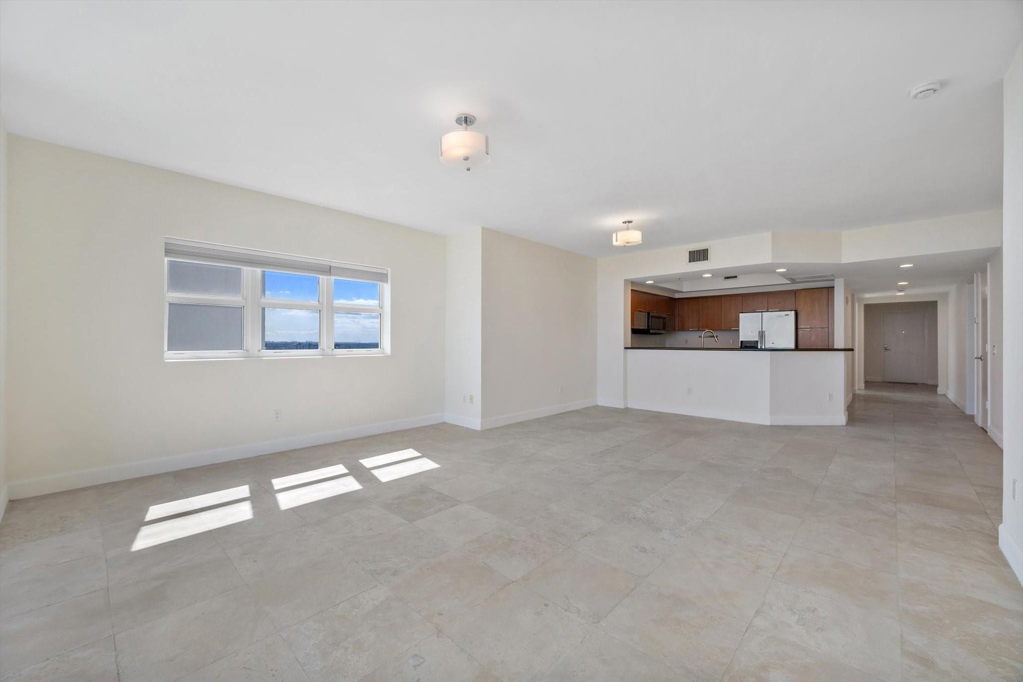15051 Royal Oaks #2106, North Miami FL 33181