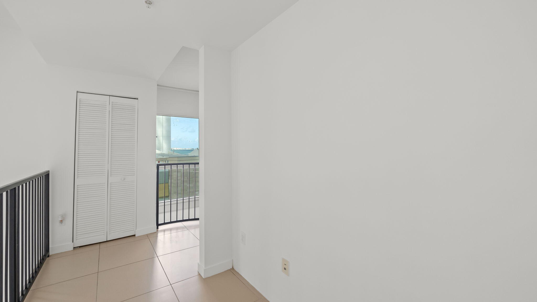 300 S Biscayne #L-832, Miami FL 33131