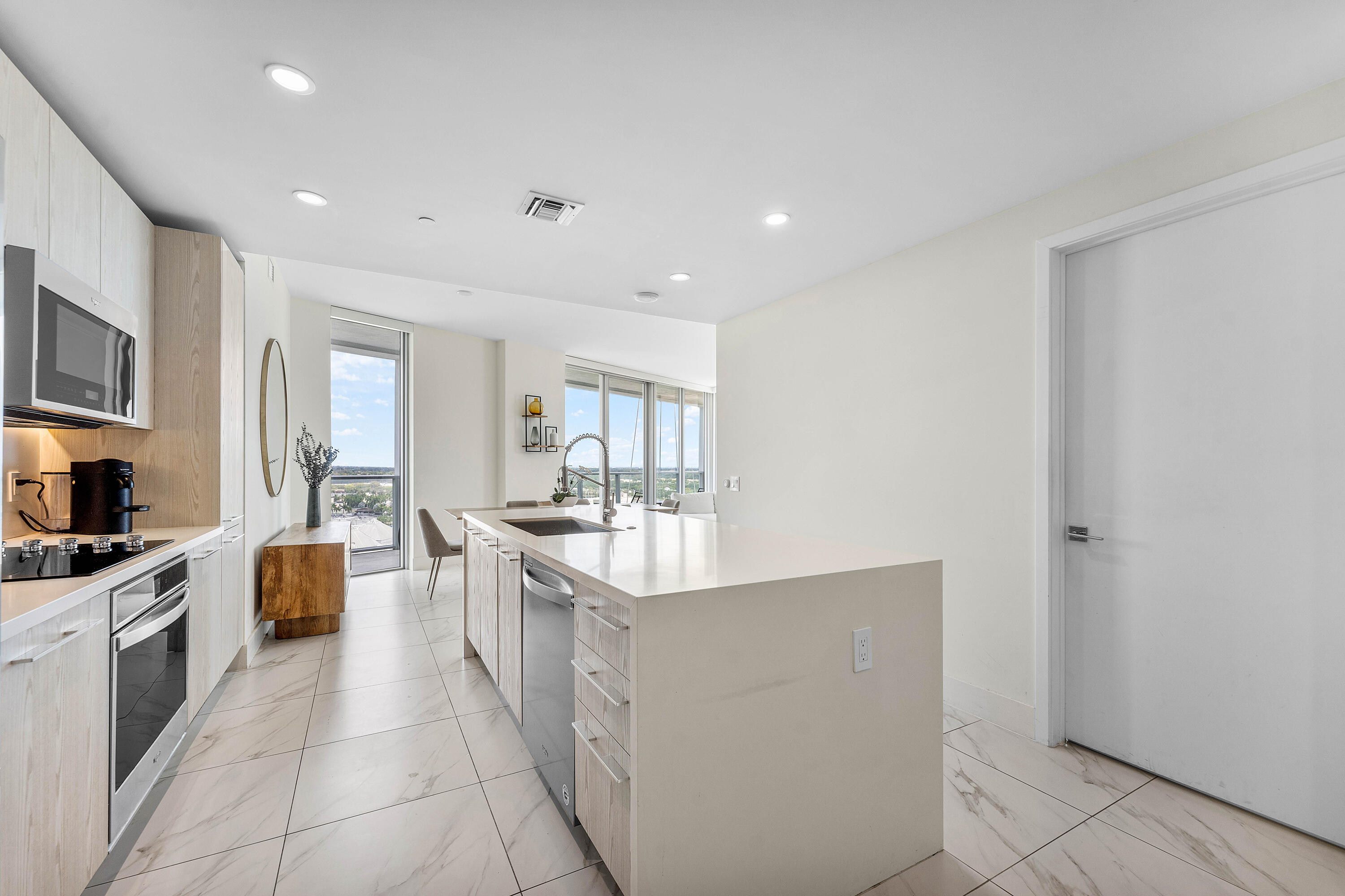 2000 Metropica #1509, Sunrise FL 33323