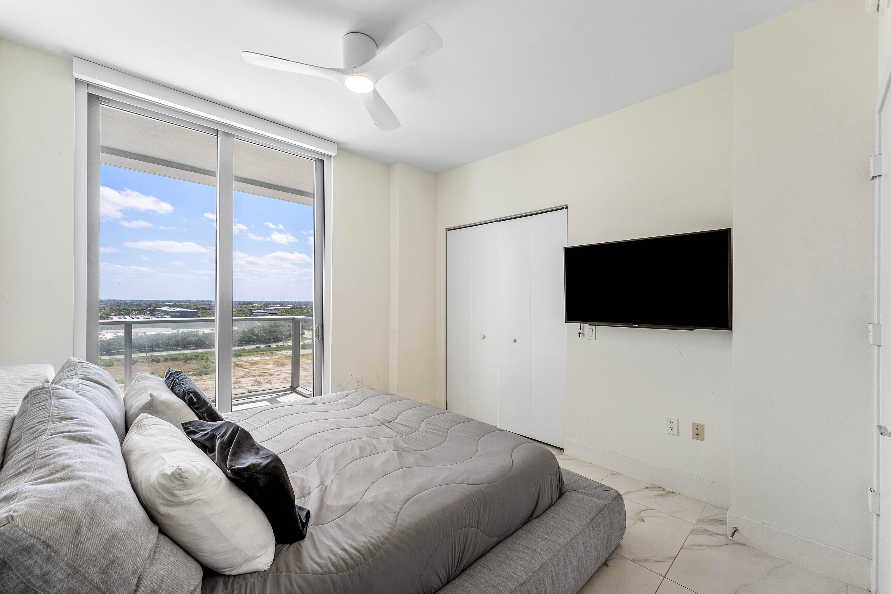2000 Metropica #1509, Sunrise FL 33323