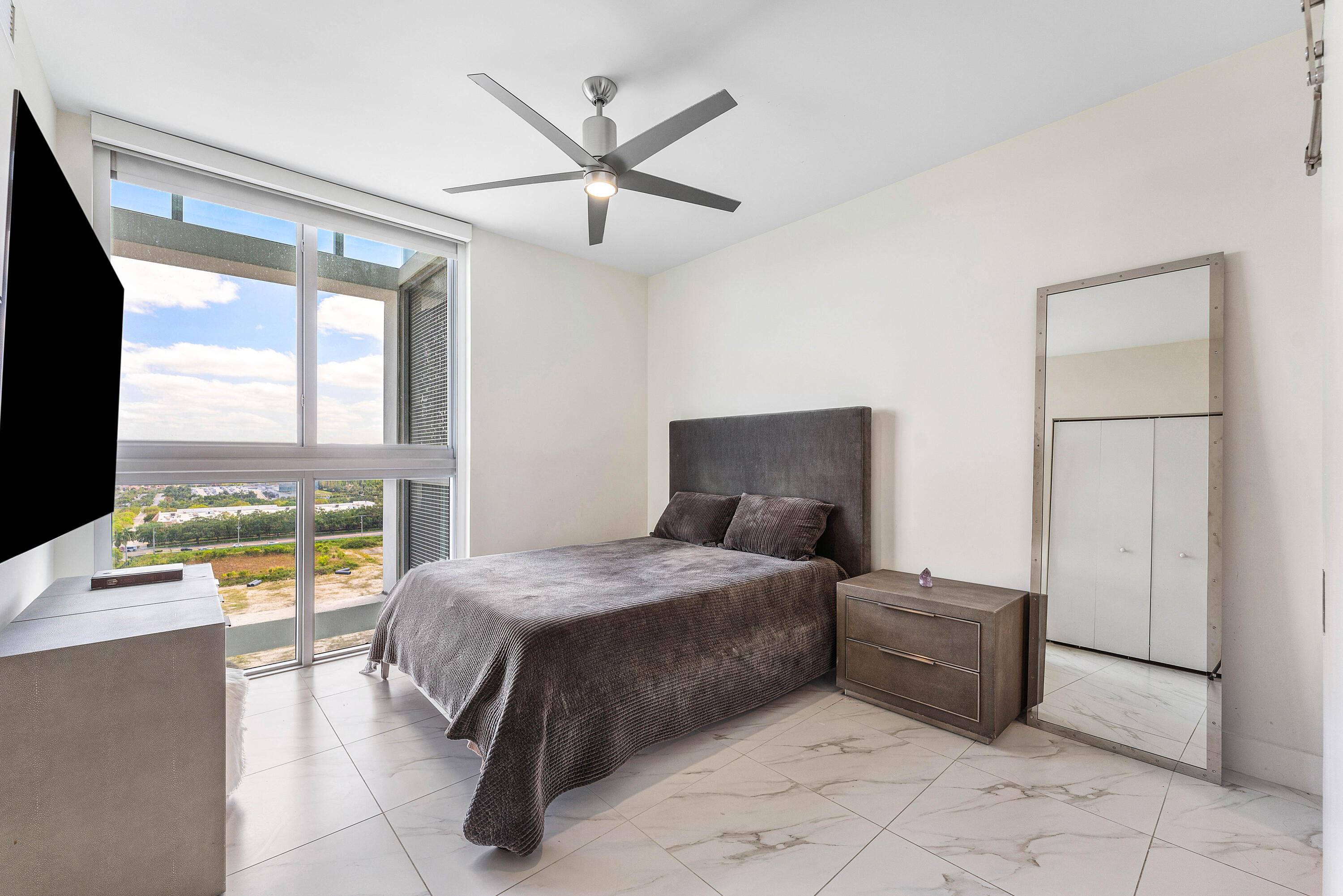 2000 Metropica #1509, Sunrise FL 33323