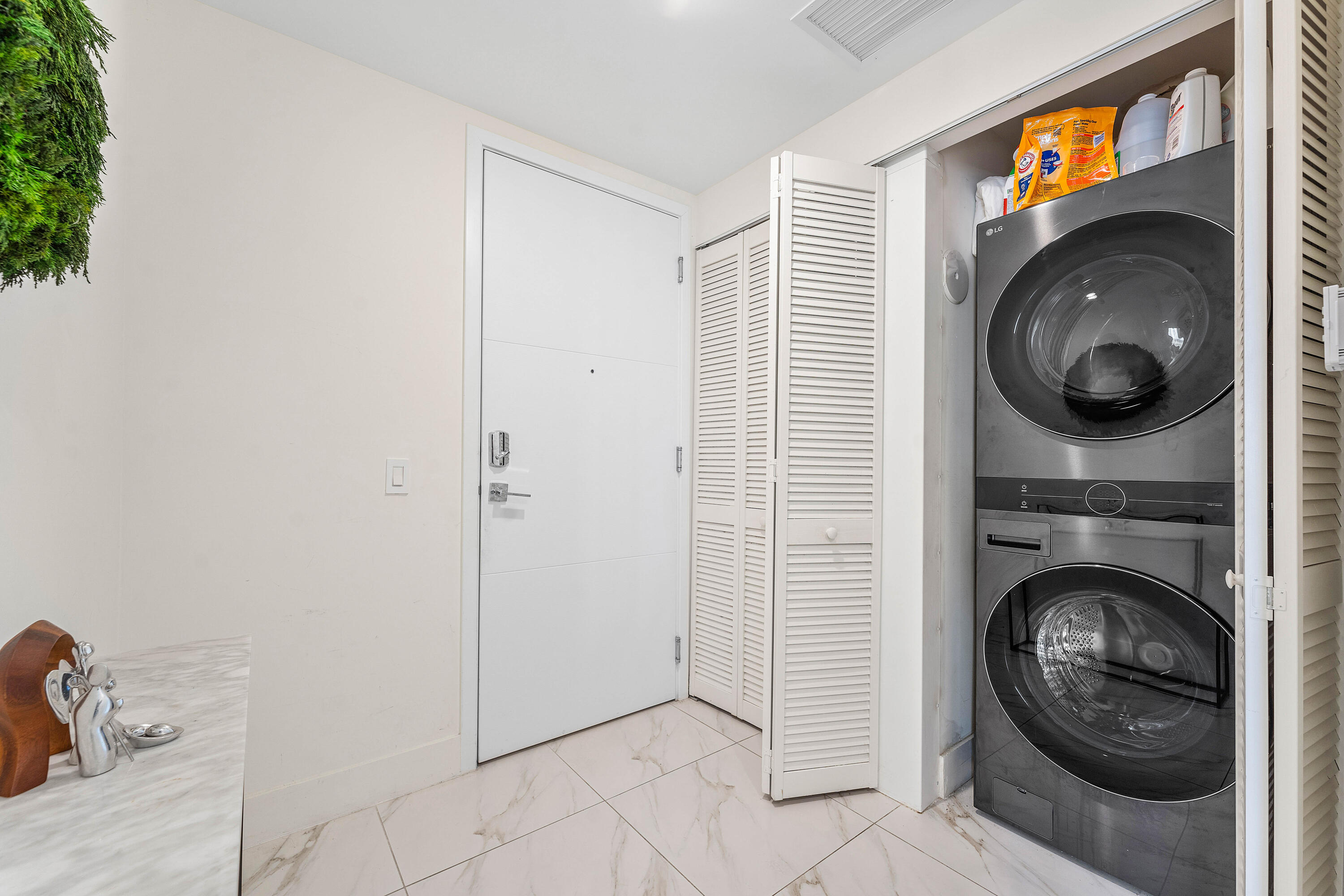 2000 Metropica #1509, Sunrise FL 33323