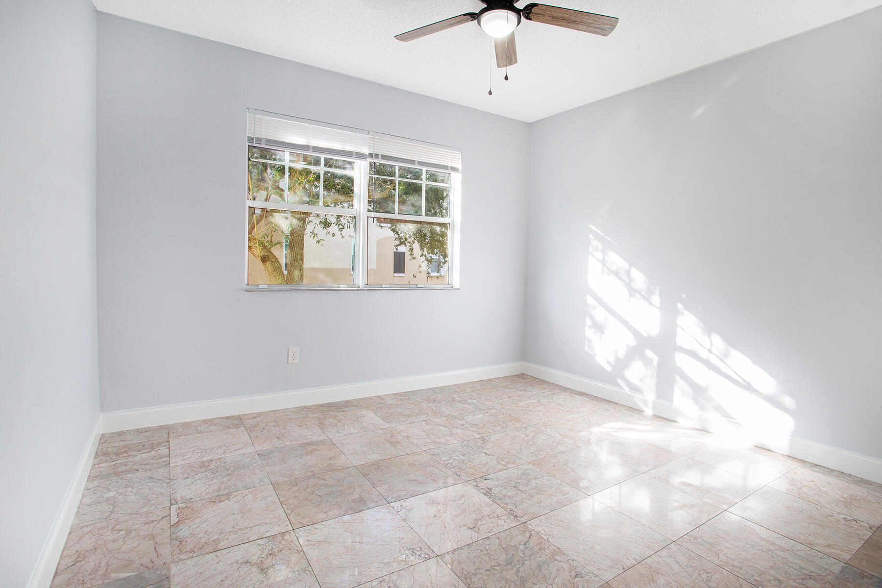5860 W Sample #204, Coral Springs FL 33063