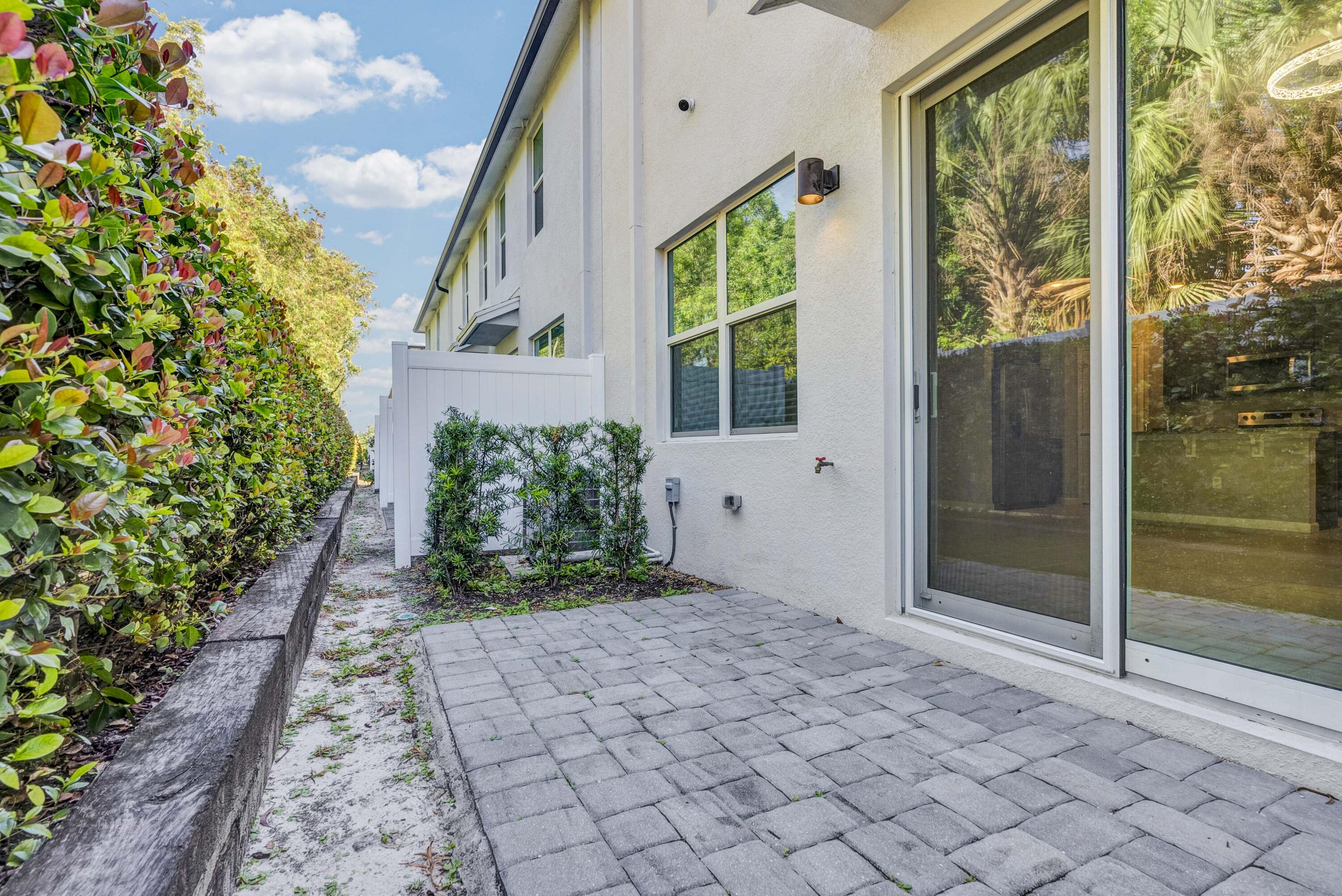 5659 Enclave, Riviera Beach FL 33407