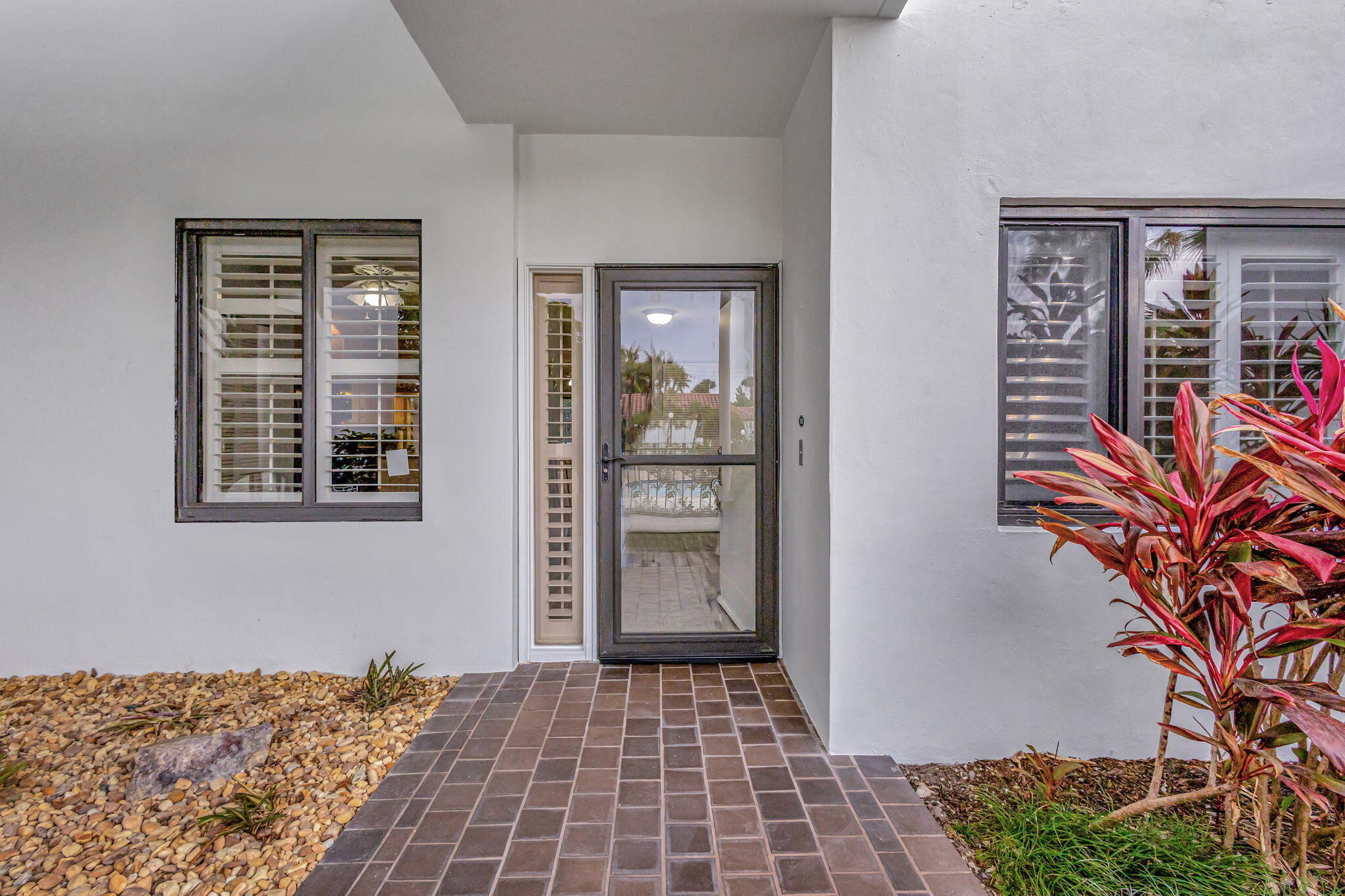 200 Waterway #109, Tequesta FL 33469