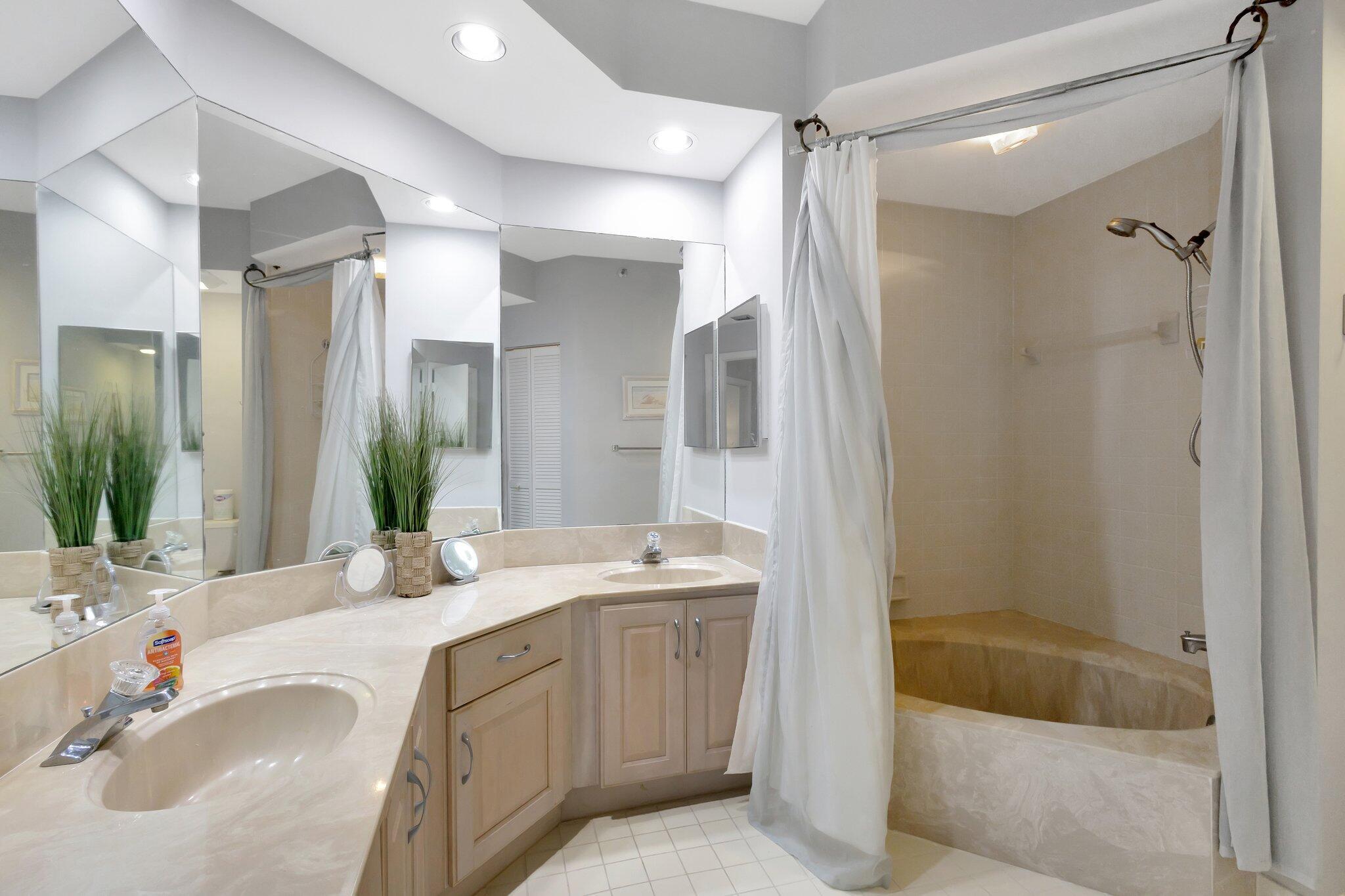 200 Waterway #109, Tequesta FL 33469