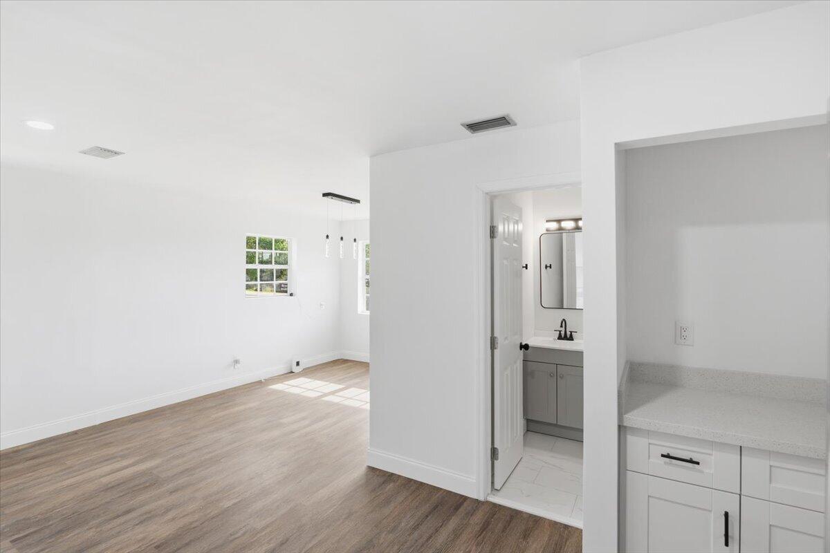 270 SW 10th, South Bay FL 33493