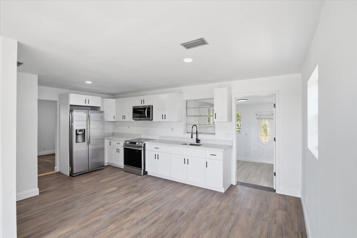 270 SW 10th, South Bay FL 33493