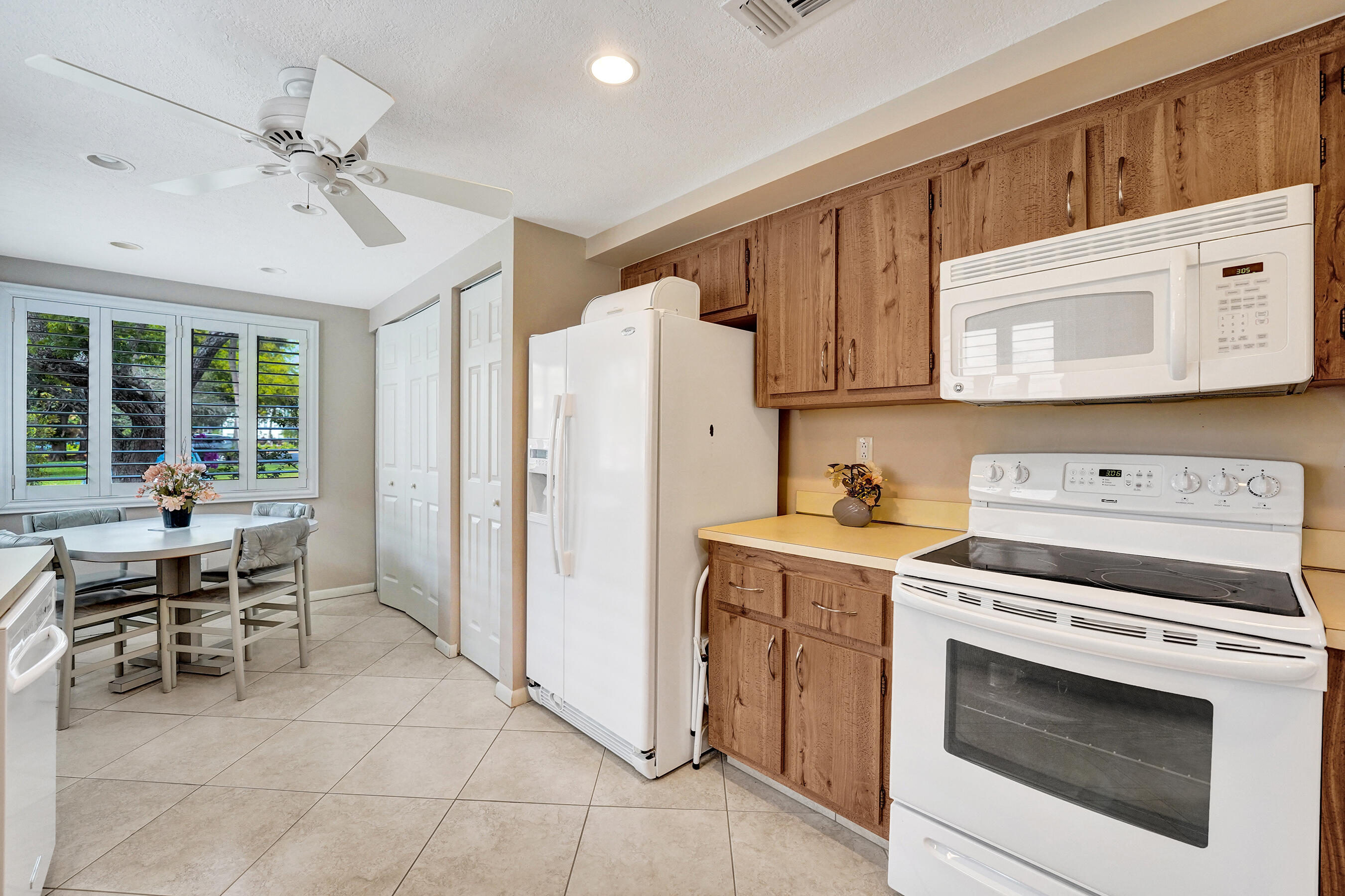 2160 SW 93 #1002, Davie FL 33324