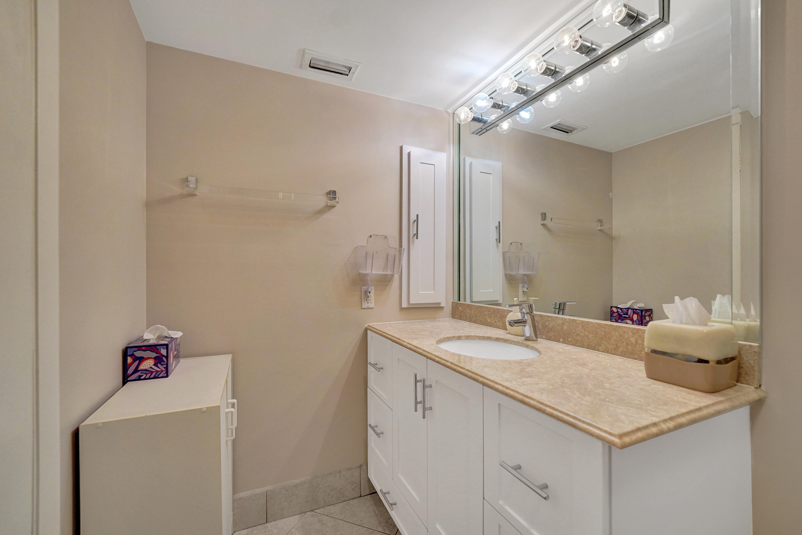 2160 SW 93 #1002, Davie FL 33324