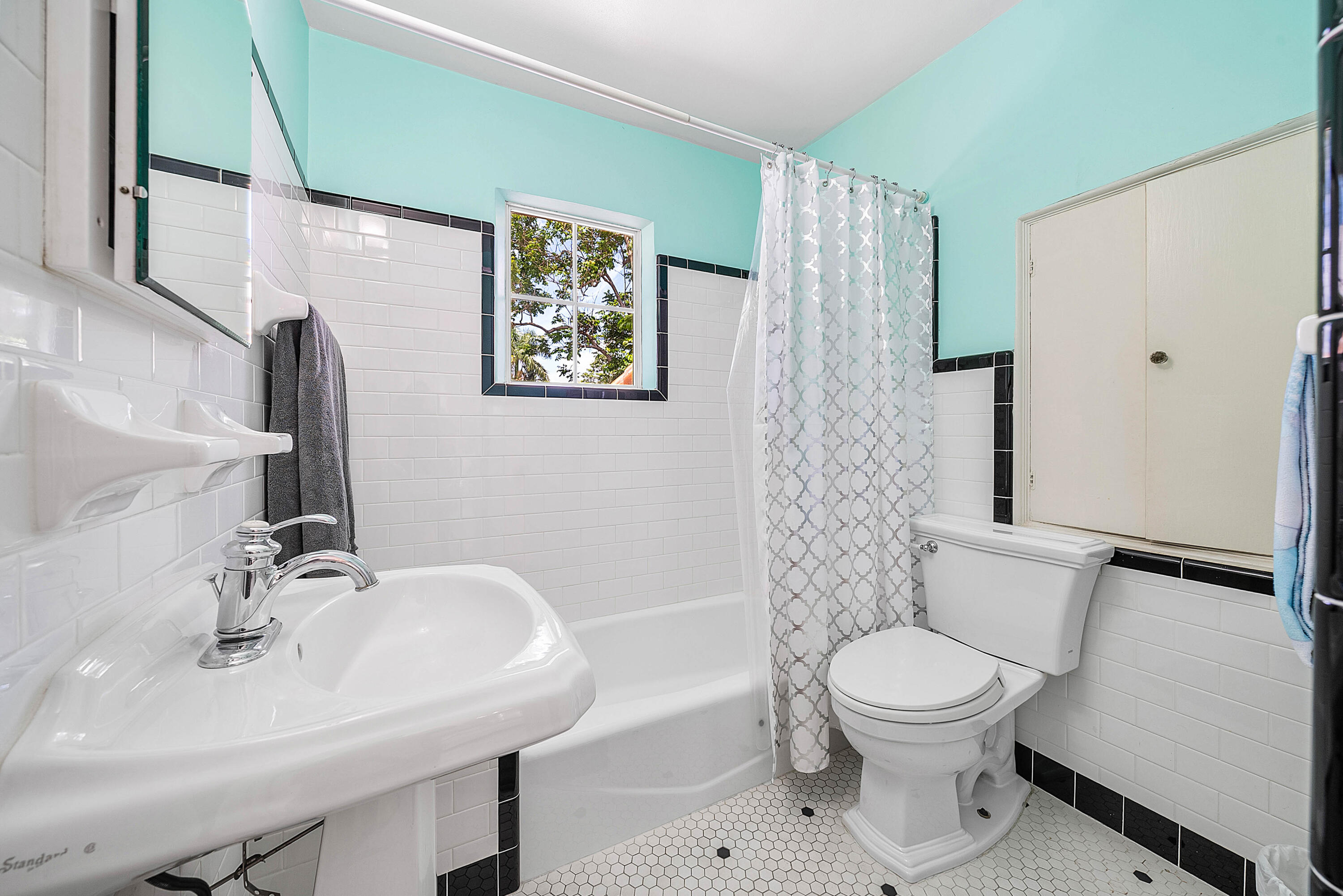 255 Cordova, West Palm Beach FL 33401