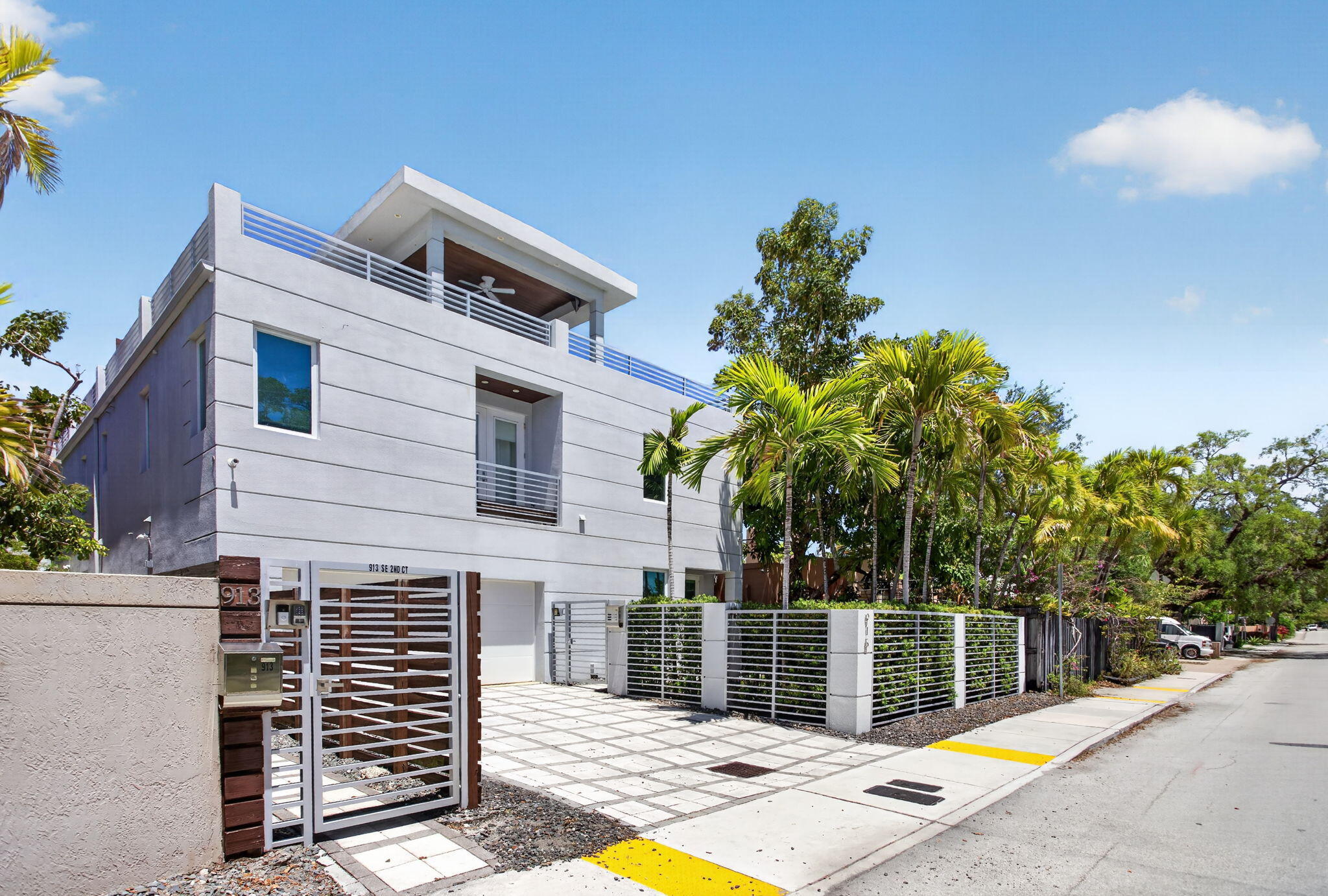 915 SE 2nd, Fort Lauderdale FL 33301