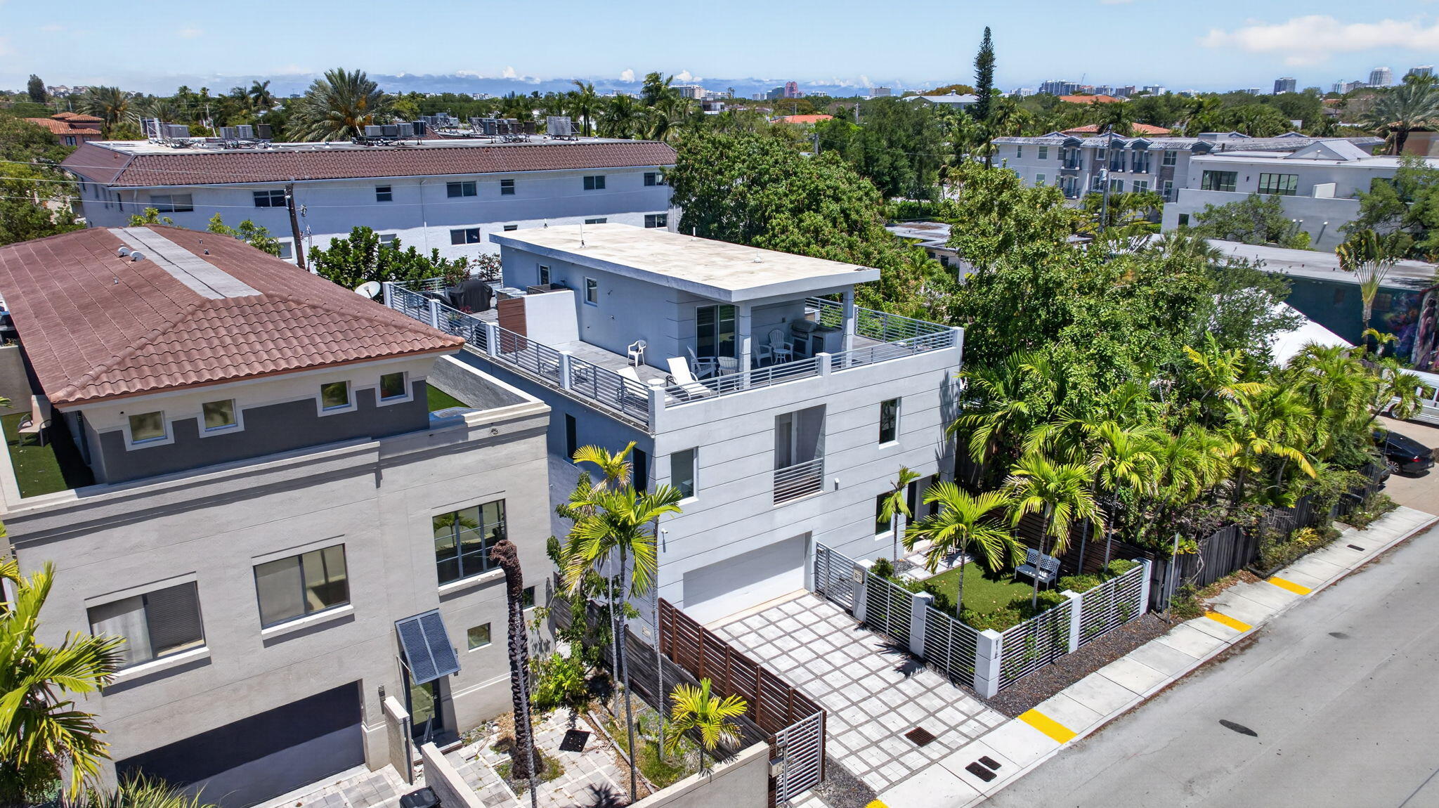 915 SE 2nd, Fort Lauderdale FL 33301
