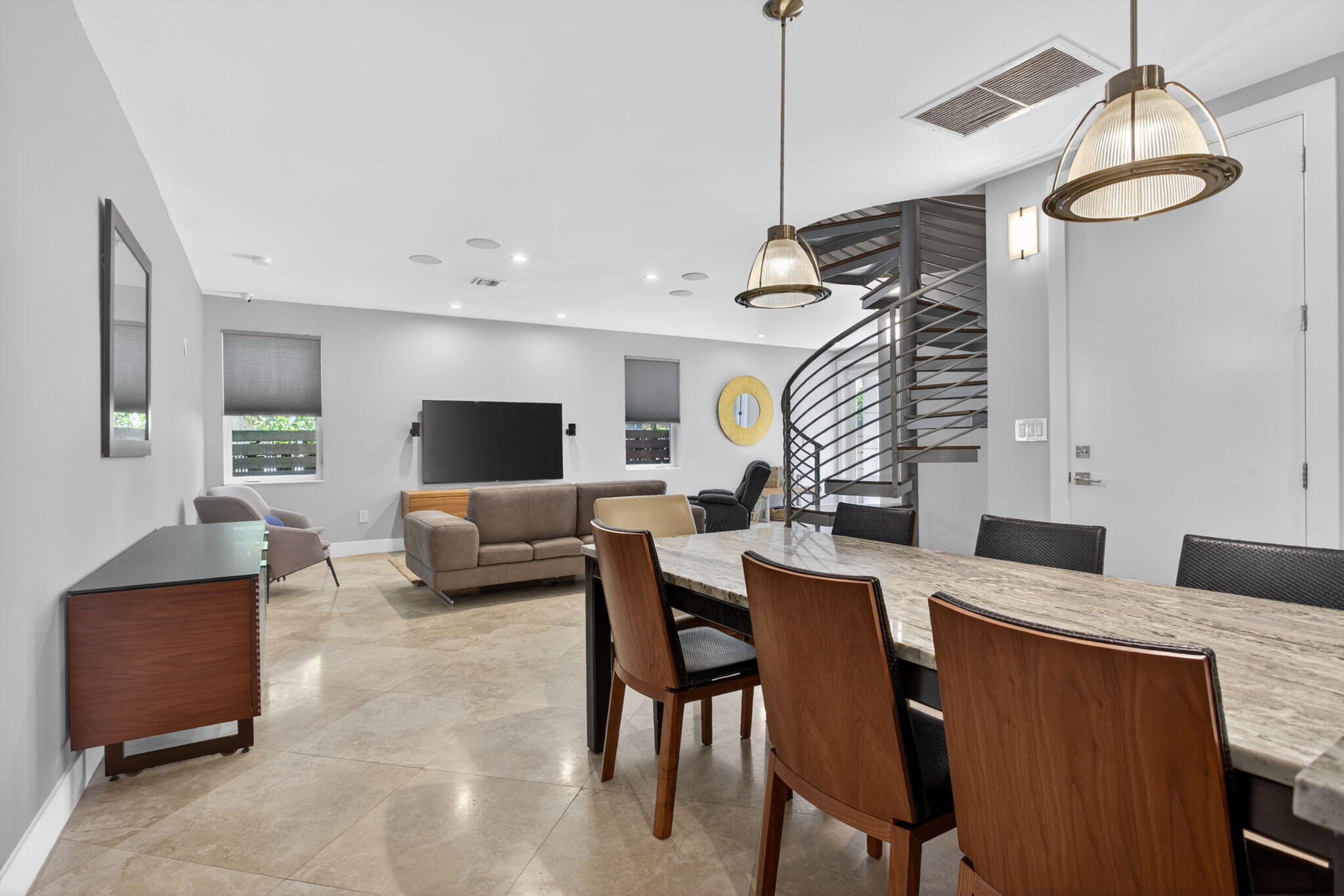 915 SE 2nd, Fort Lauderdale FL 33301