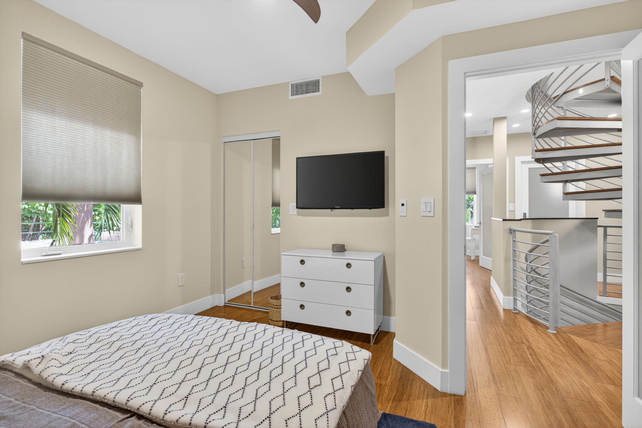 915 SE 2nd, Fort Lauderdale FL 33301