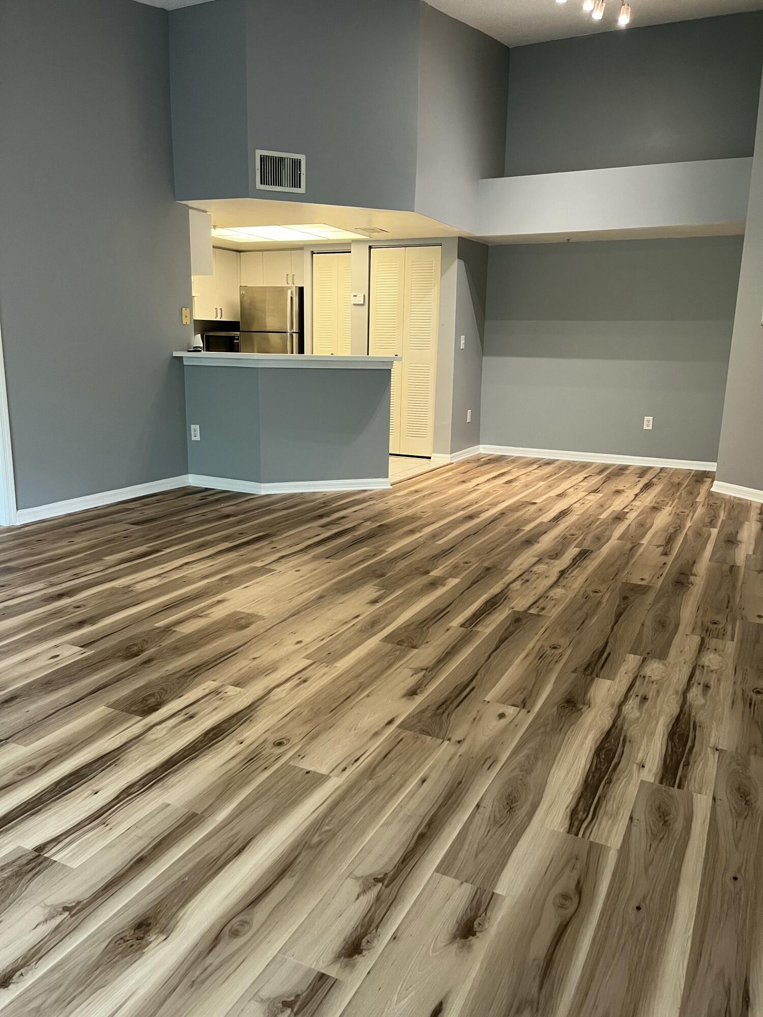 1000 Crestwood #1009, Royal Palm Beach FL 33411