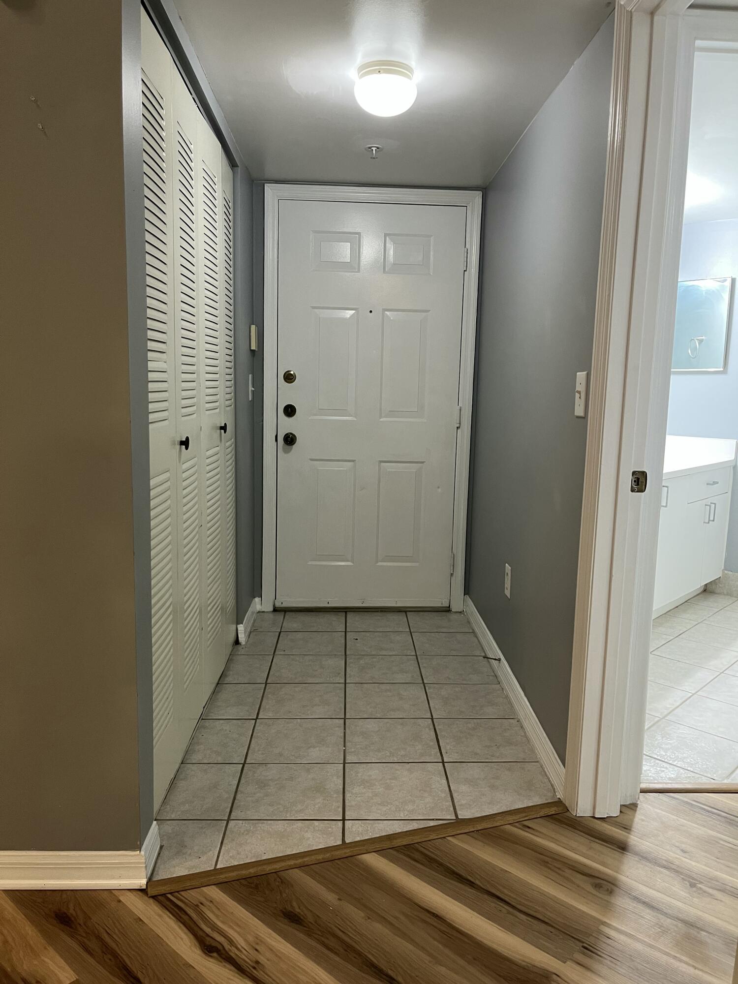 1000 Crestwood #1009, Royal Palm Beach FL 33411