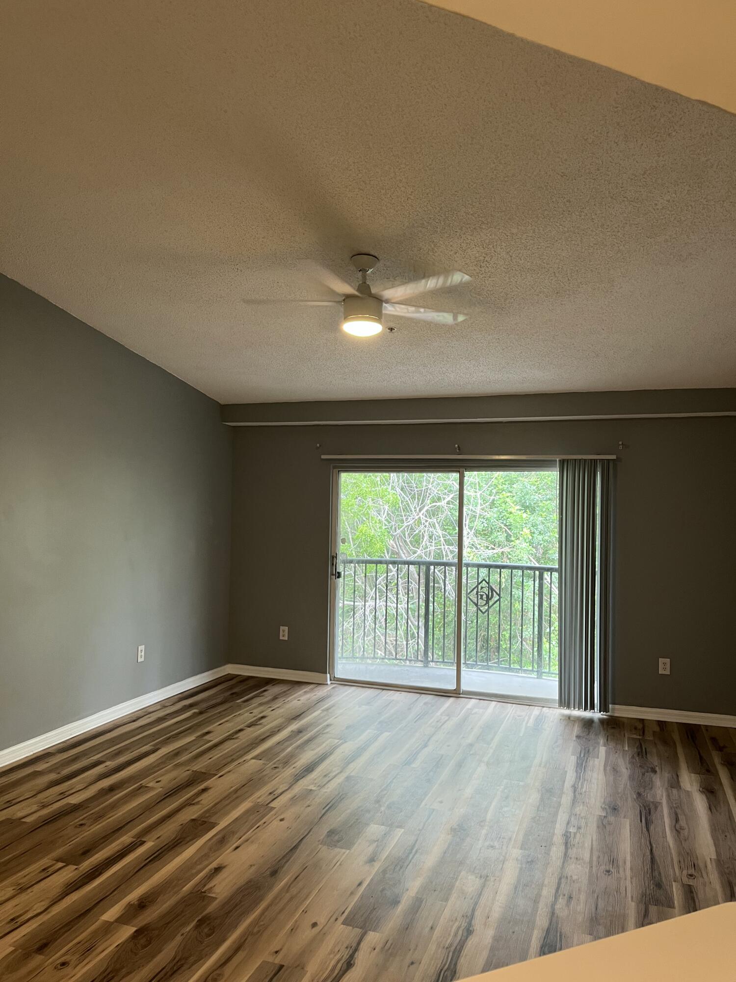 1000 Crestwood #1009, Royal Palm Beach FL 33411