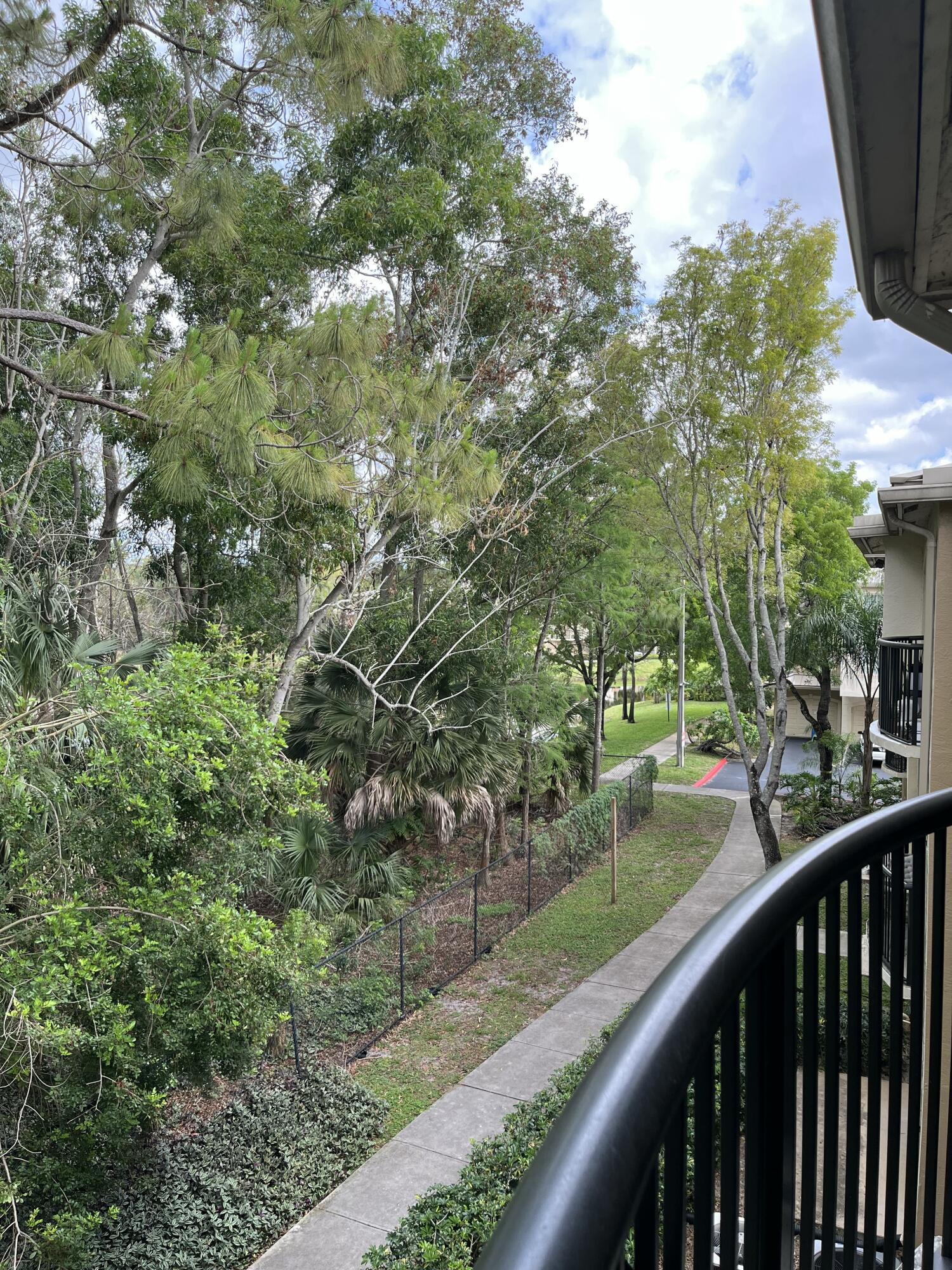 1000 Crestwood #1009, Royal Palm Beach FL 33411